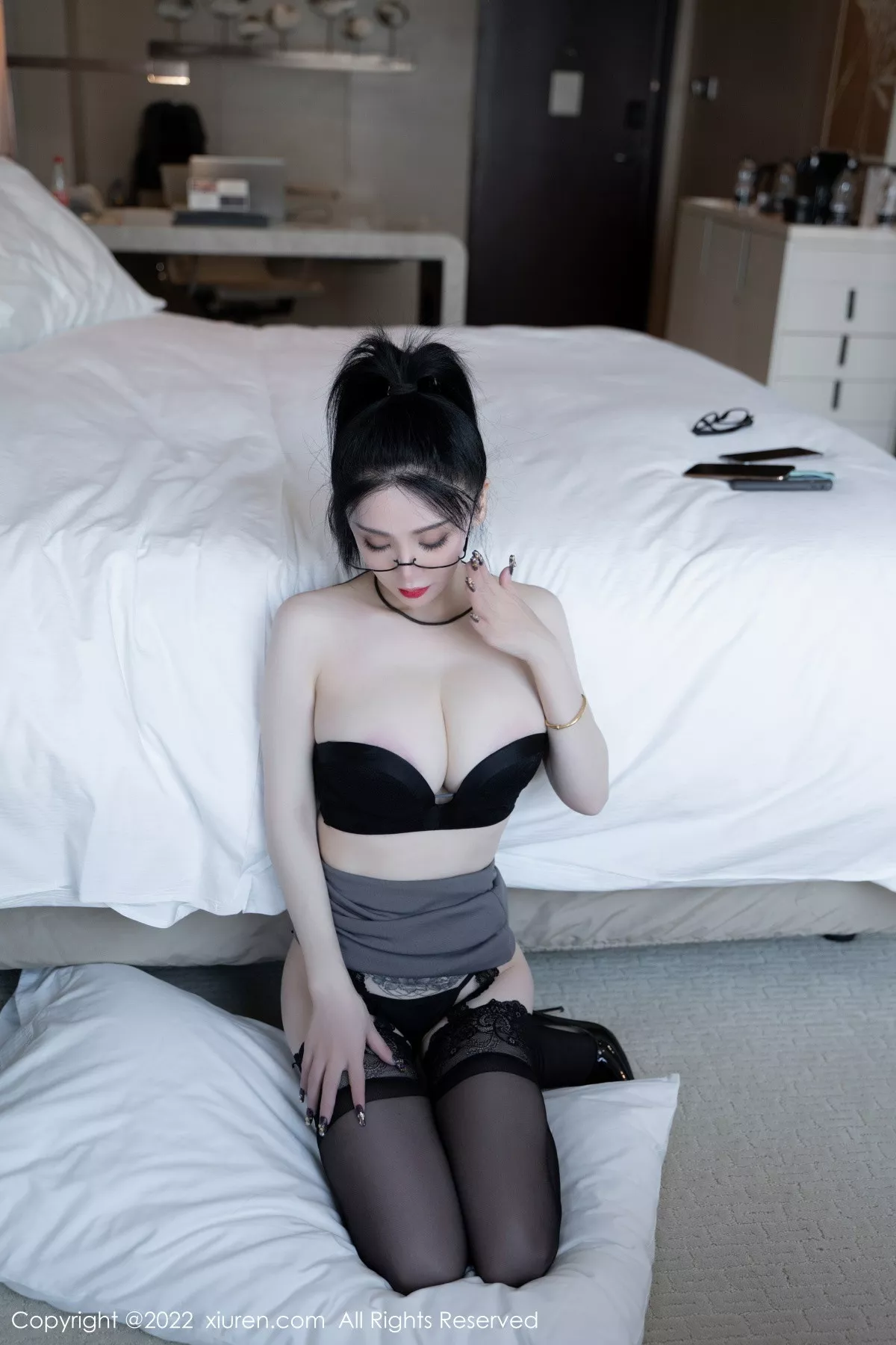 秀人集.com_[XiuRen秀人网]No.5856_模特潘娇娇性感白色上衣配灰短裙半撩秀巨乳肥臀惹火诱惑写真118P