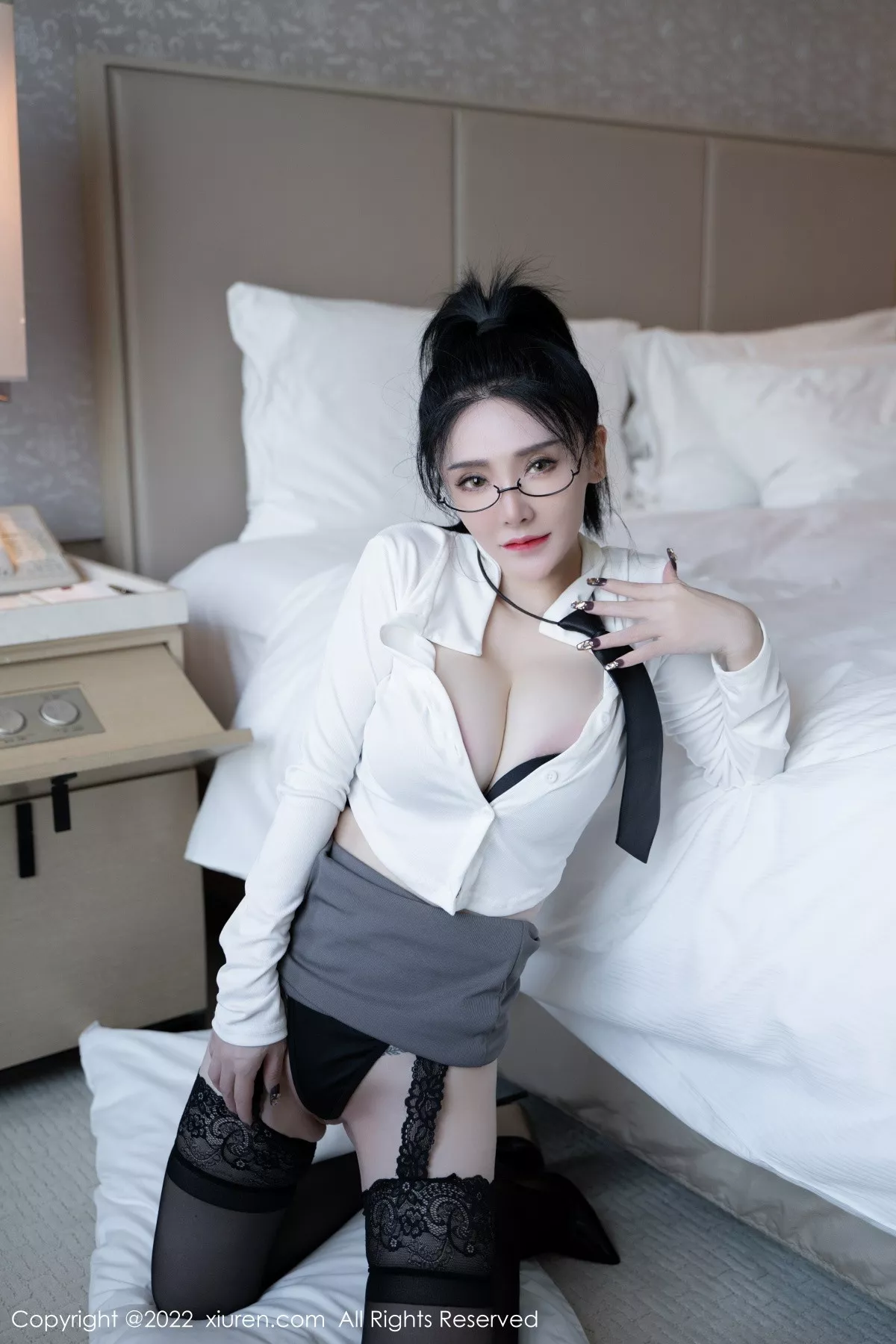 秀人集.com_[XiuRen秀人网]No.5856_模特潘娇娇性感白色上衣配灰短裙半撩秀巨乳肥臀惹火诱惑写真118P