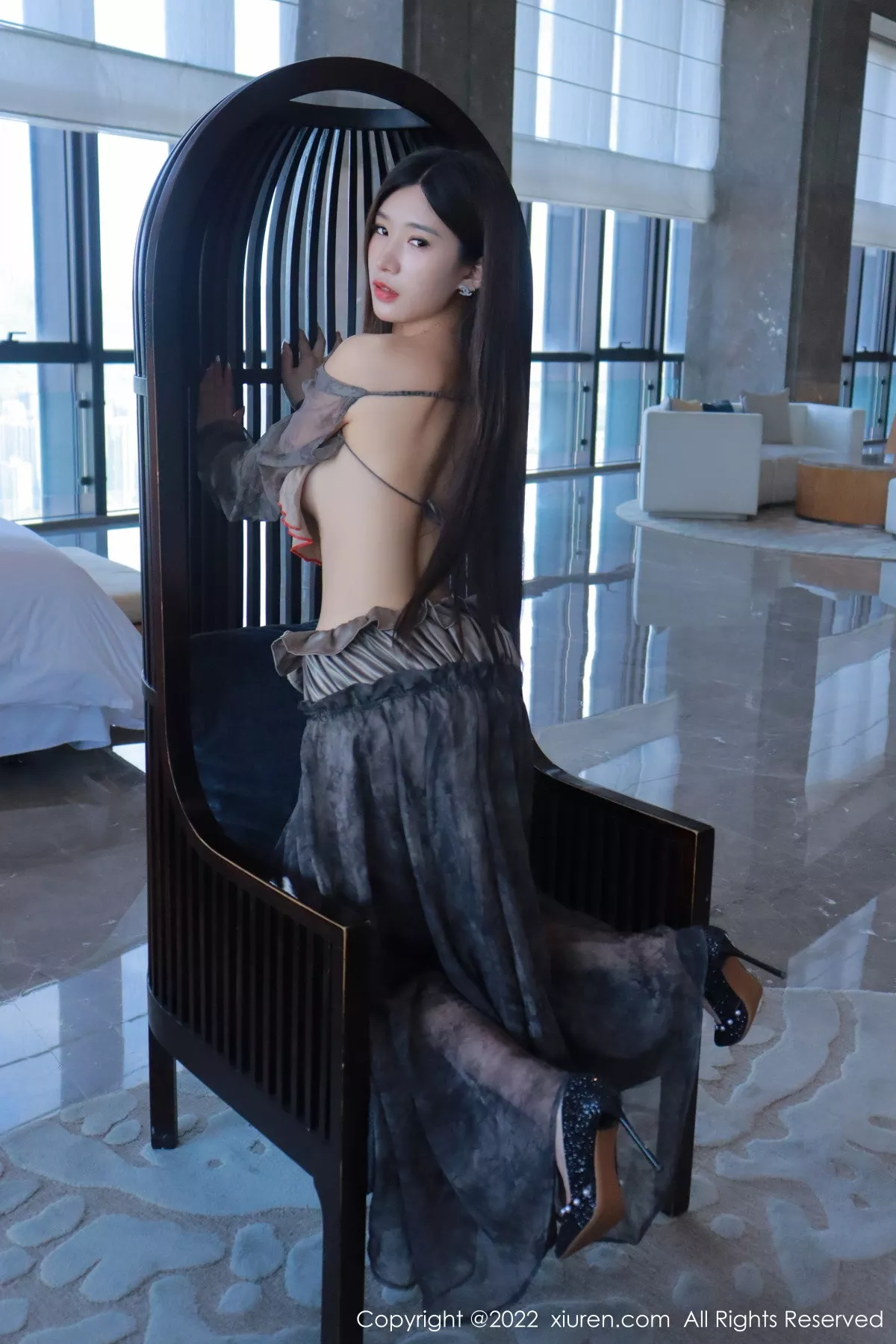 秀人集.com_[XiuRen秀人网]No.5857_模特hebe韩心雨暗灰色上衣配性感长裙露丁字裤秀翘臀诱惑写真50P