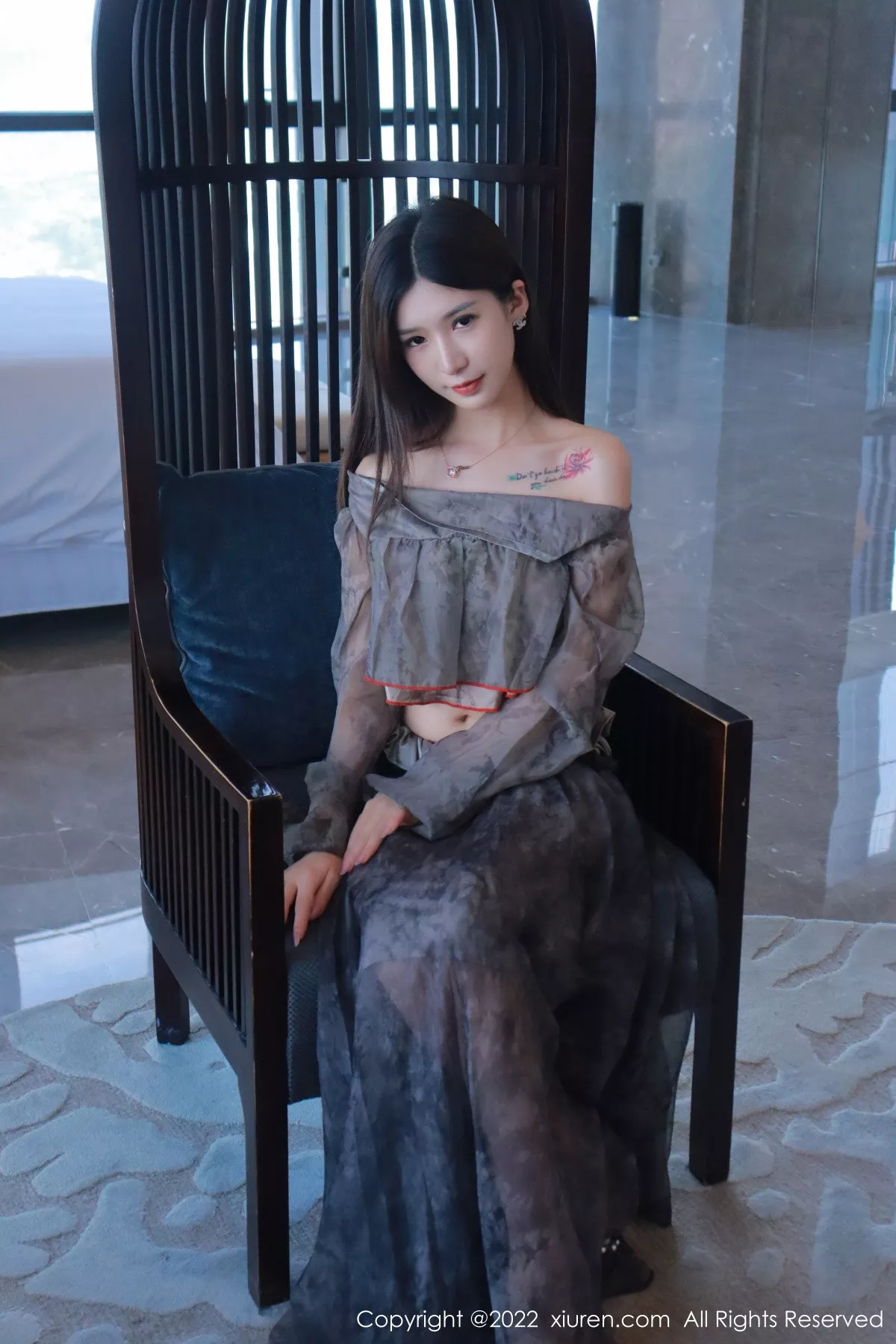 秀人集.com_[XiuRen秀人网]No.5857_模特hebe韩心雨暗灰色上衣配性感长裙露丁字裤秀翘臀诱惑写真50P