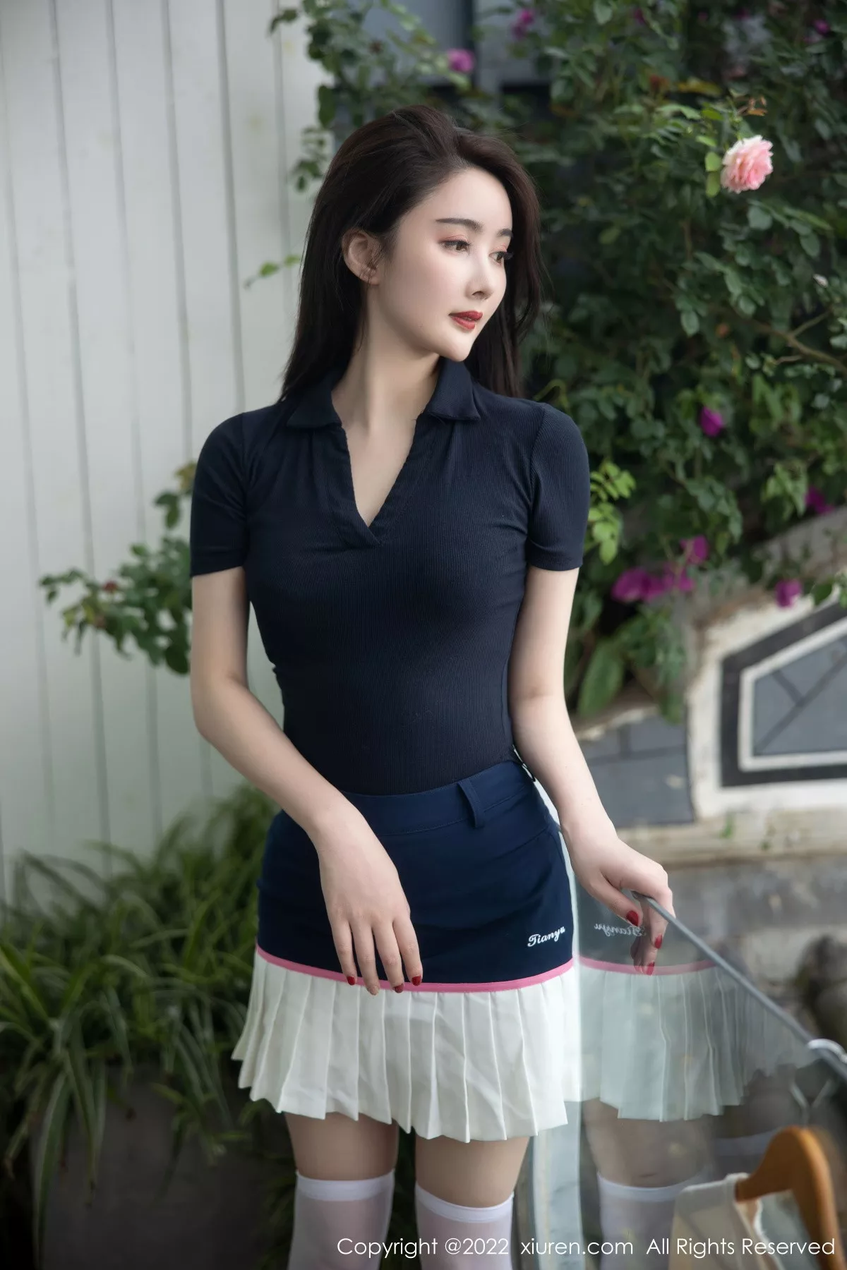 秀人集.com_[XiuRen秀人网]No.5870_模特Summer宝宝深色上衣配白短裙露性感粉色蕾丝内衣诱惑写真54P