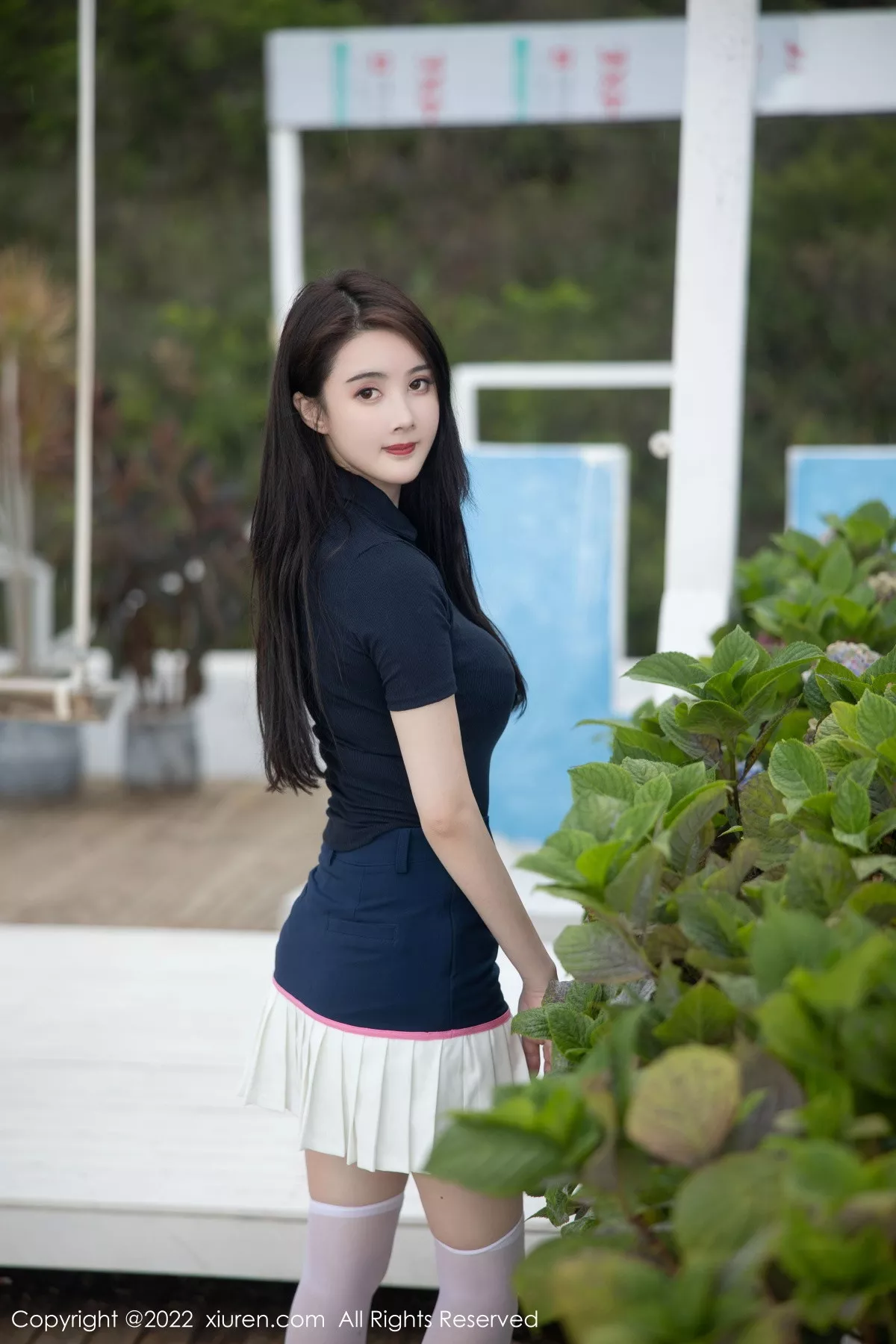 秀人集.com_[XiuRen秀人网]No.5870_模特Summer宝宝深色上衣配白短裙露性感粉色蕾丝内衣诱惑写真54P