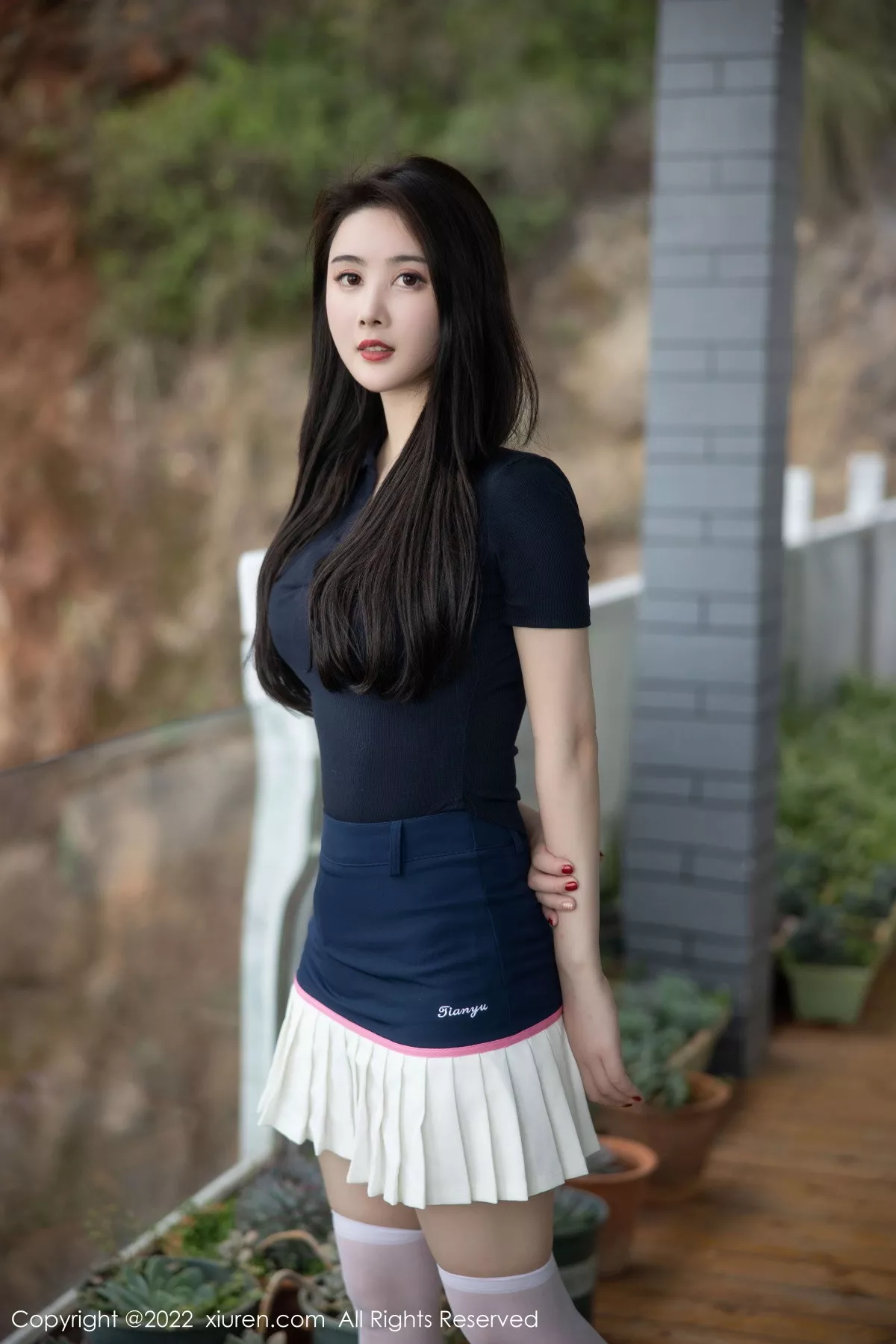 秀人集.com_[XiuRen秀人网]No.5870_模特Summer宝宝深色上衣配白短裙露性感粉色蕾丝内衣诱惑写真54P