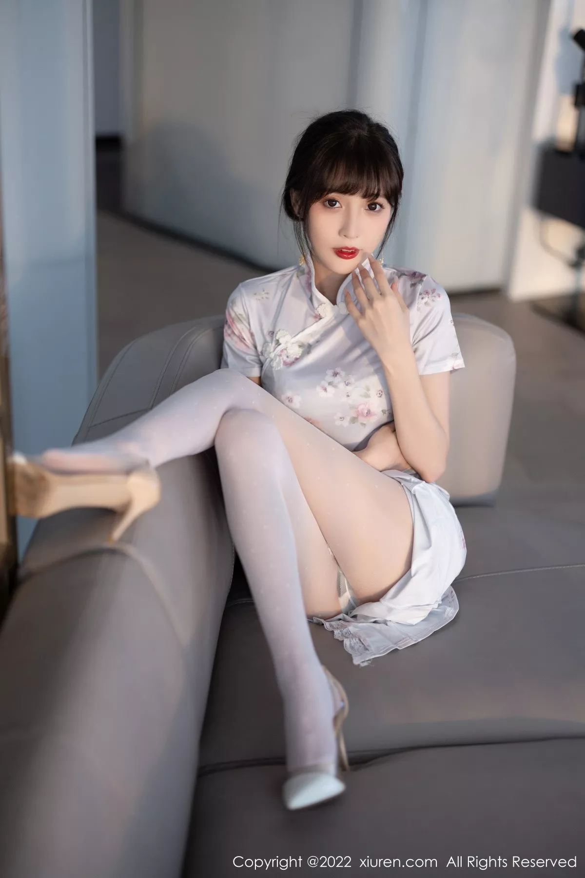 秀人集.com_[XiuRen秀人网]No.5757_模特林星阑白色图案旗袍露浅色蕾丝内衣配白丝袜甜美迷人写真90P