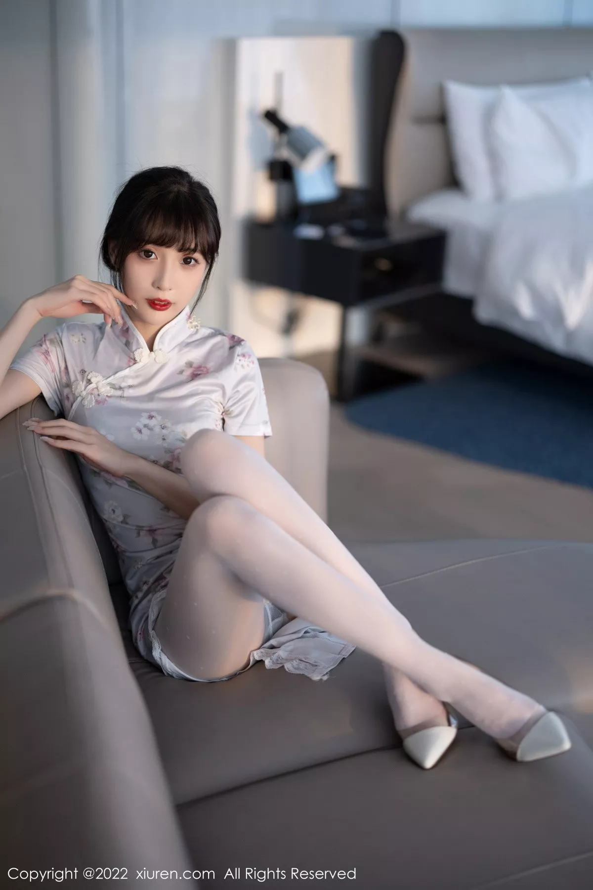 秀人集.com_[XiuRen秀人网]No.5757_模特林星阑白色图案旗袍露浅色蕾丝内衣配白丝袜甜美迷人写真90P