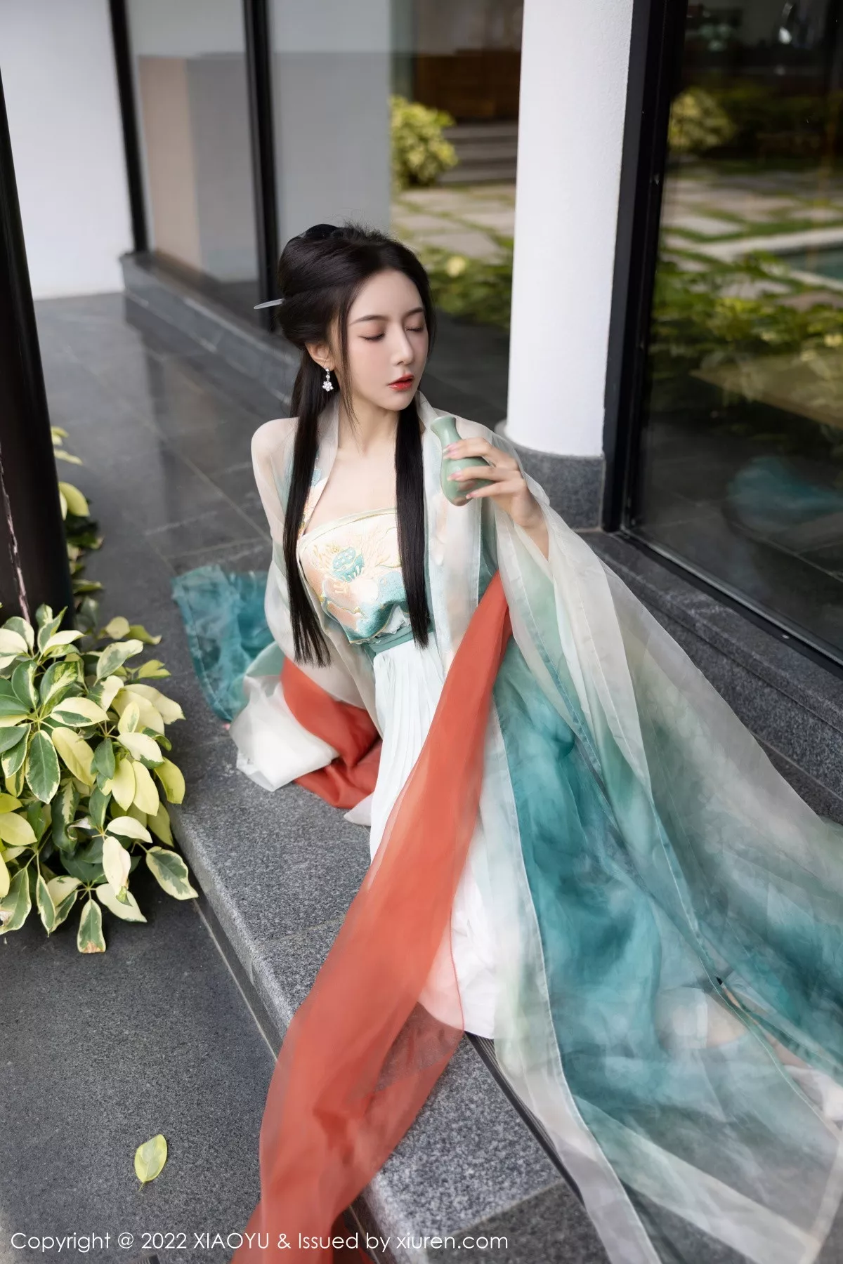 秀人集.com_[XiaoYu画语界]Vol.889_女神王馨瑶yanni杭州旅拍户外场景性感浅色古装服迷人诱惑写真92P