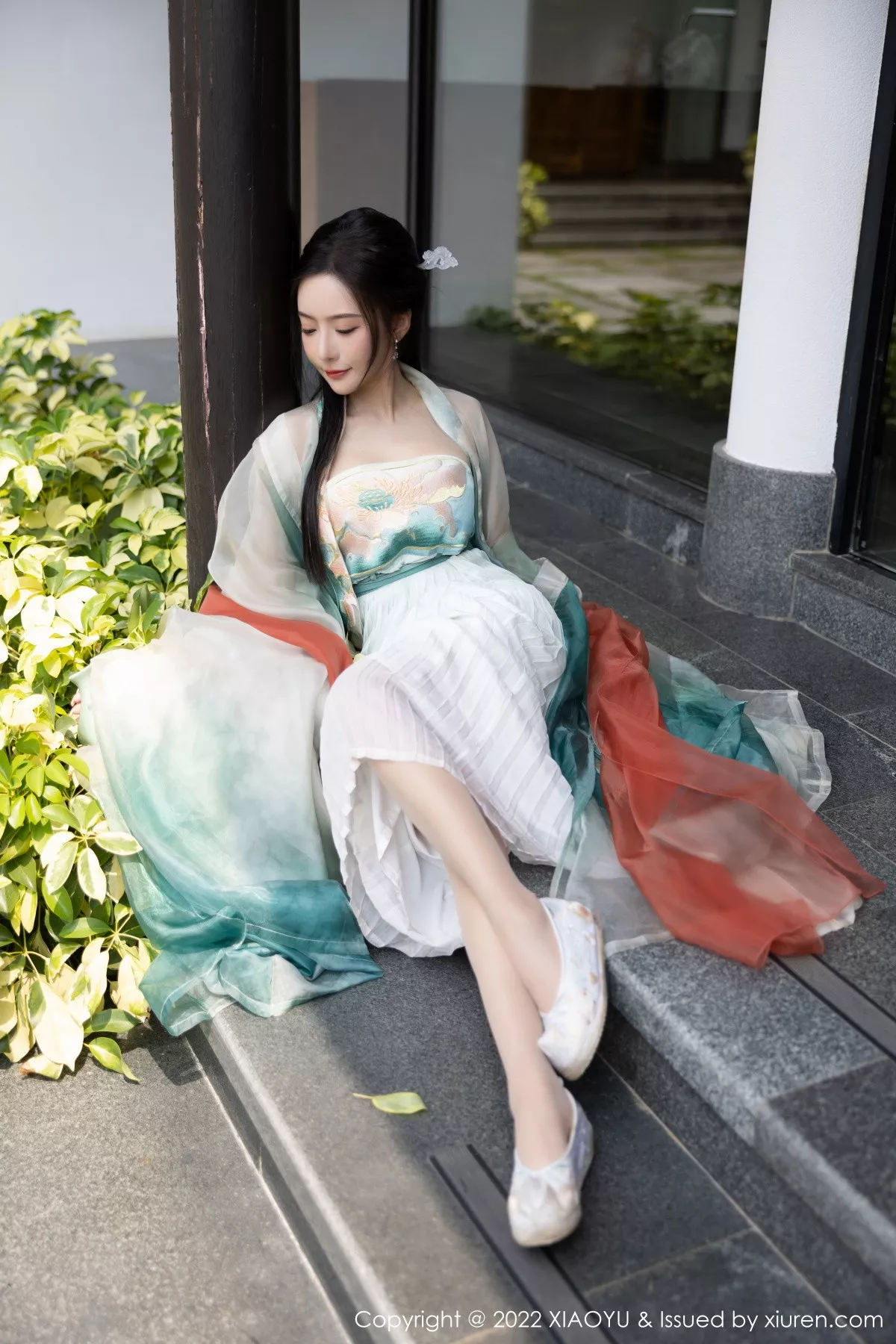 秀人集.com_[XiaoYu画语界]Vol.889_女神王馨瑶yanni杭州旅拍户外场景性感浅色古装服迷人诱惑写真92P