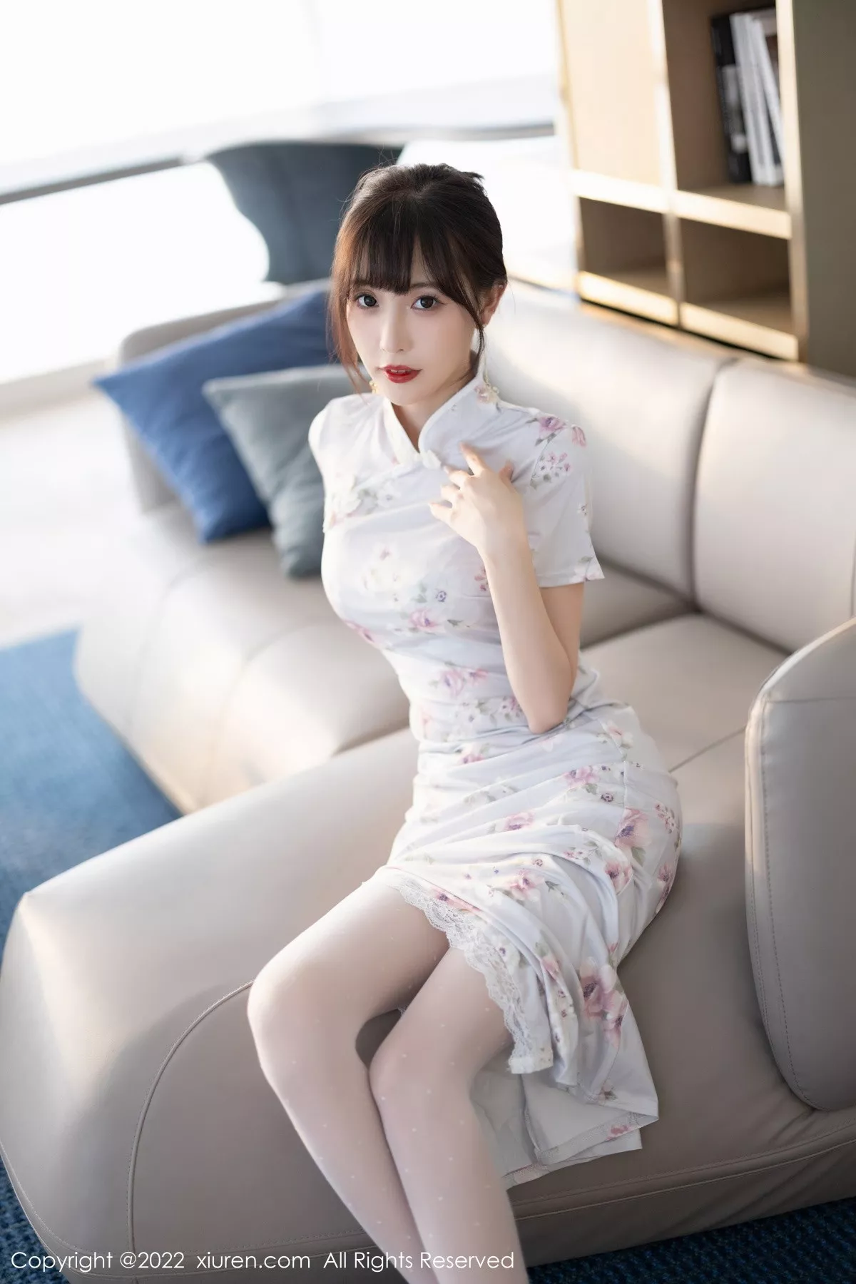 秀人集.com_[XiuRen秀人网]No.5757_模特林星阑白色图案旗袍露浅色蕾丝内衣配白丝袜甜美迷人写真90P