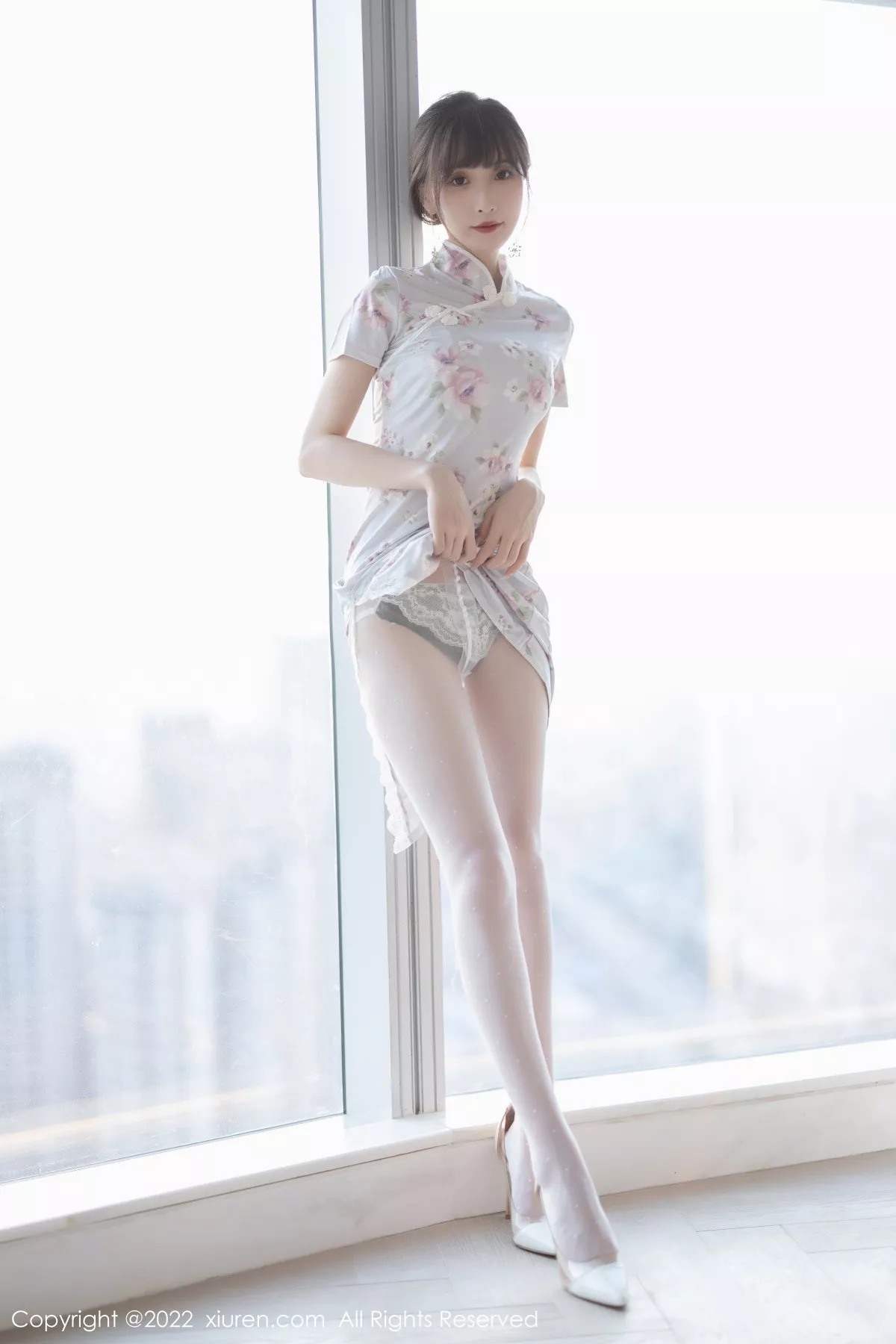 秀人集.com_[XiuRen秀人网]No.5757_模特林星阑白色图案旗袍露浅色蕾丝内衣配白丝袜甜美迷人写真90P