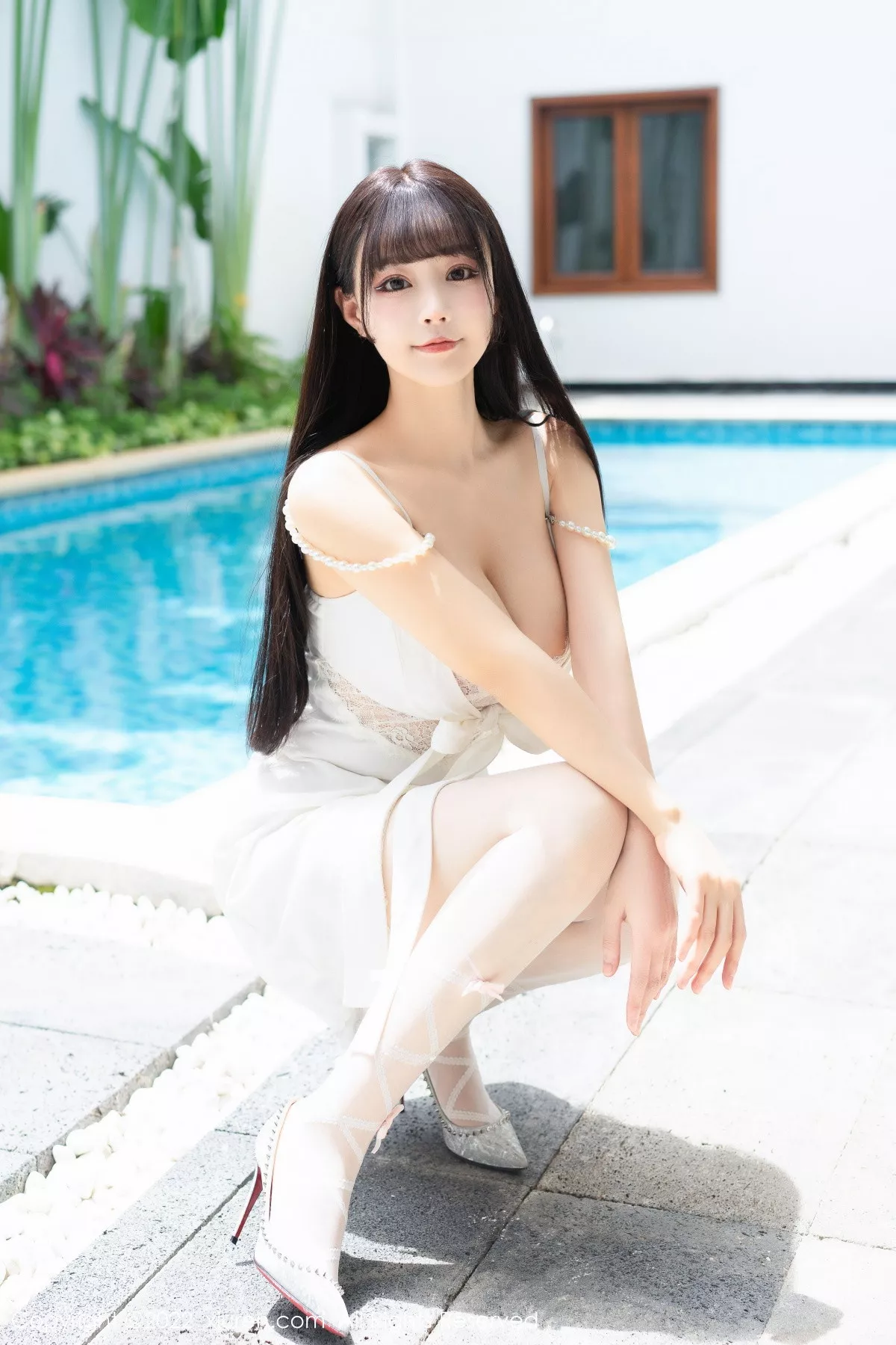 秀人集.com_[XiuRen秀人网]No.5755_女神朱可儿Flora泳池场景性感白色吊带短裙秀丰乳肥臀诱惑写真84P