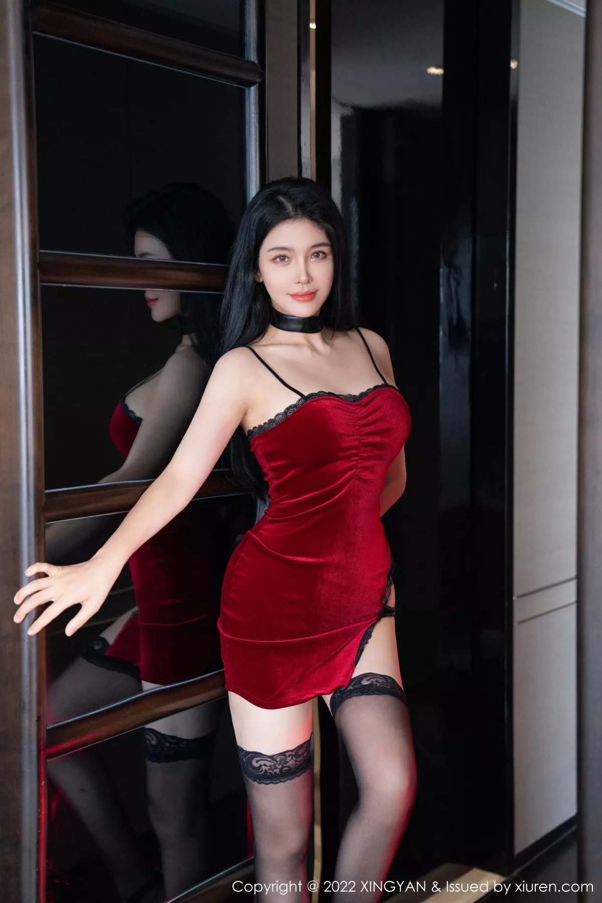 秀人集.com_[XINGYAN星颜社]VOL.156_女神刘钰儿性感红色吊带上衣配黑色蕾丝袜秀完美身材诱惑写真70P