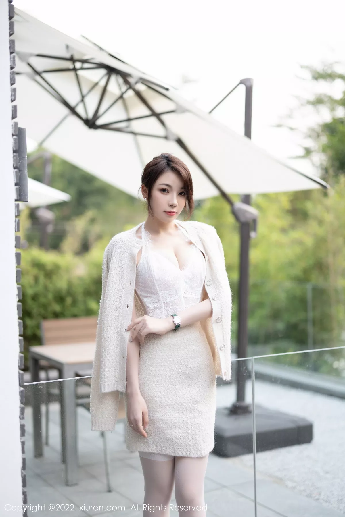 秀人集.com_[XiuRen秀人网]No.5880_女神徐莉芝Booty半脱露性感白色蕾丝内衣配白丝吊袜诱惑写真88P