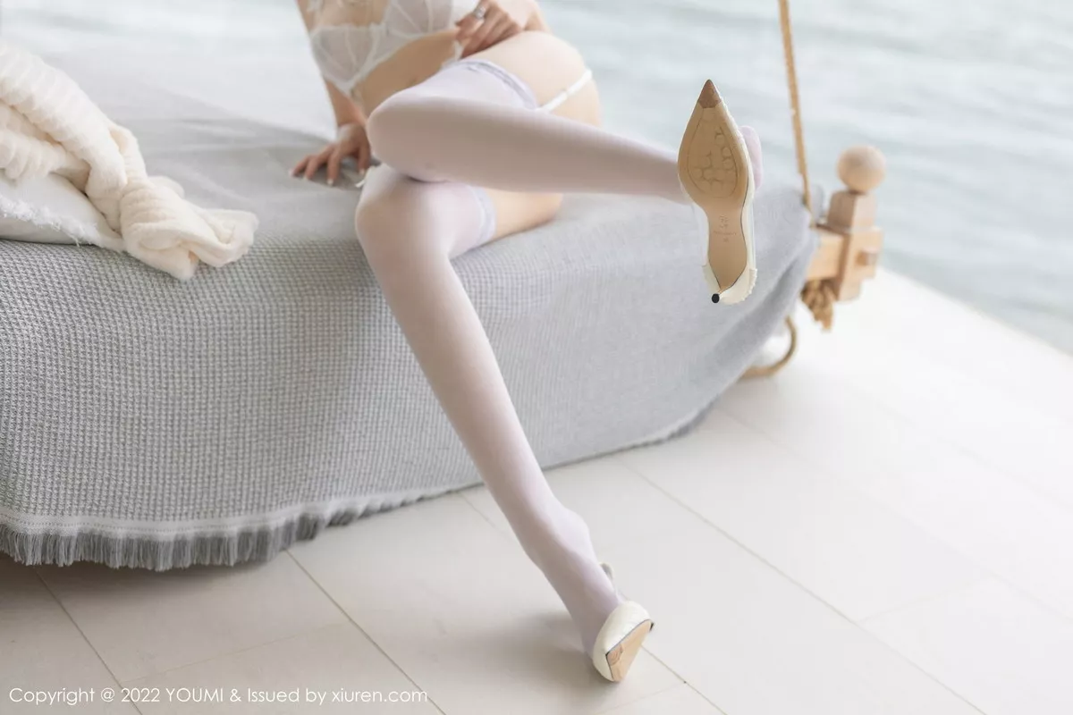 秀人集.com_[YouMi尤蜜荟]Vol.866_女神奶瓶土肥圆户外脱米色外衣露白色蕾丝内衣秀豪乳诱惑写真82P