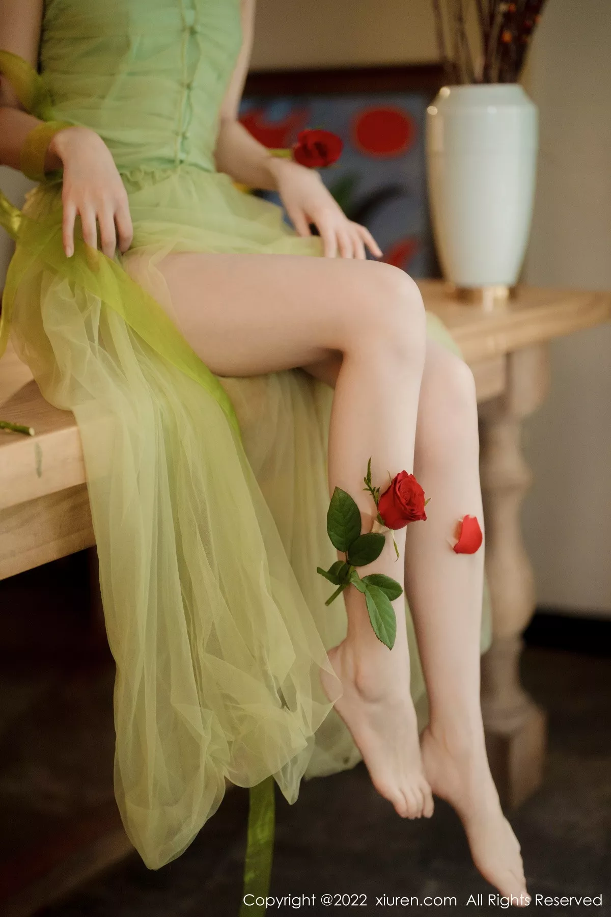 秀人集.com_[XiuRen秀人网]No.5875_模特婠婠么私房性感淡绿色连衣裙秀曼妙身姿白嫩美腿诱惑写真85P