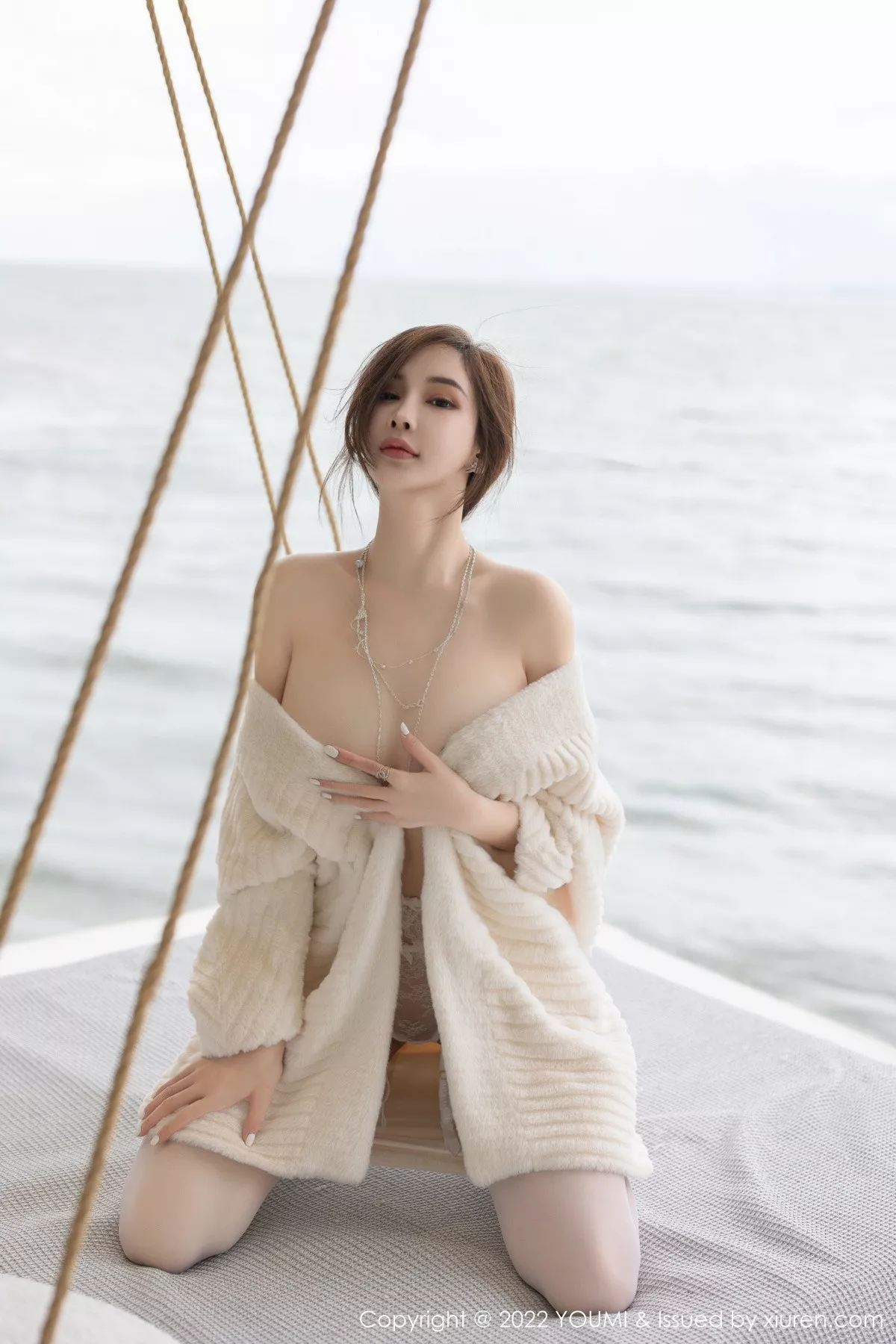 秀人集.com_[YouMi尤蜜荟]Vol.866_女神奶瓶土肥圆户外脱米色外衣露白色蕾丝内衣秀豪乳诱惑写真82P