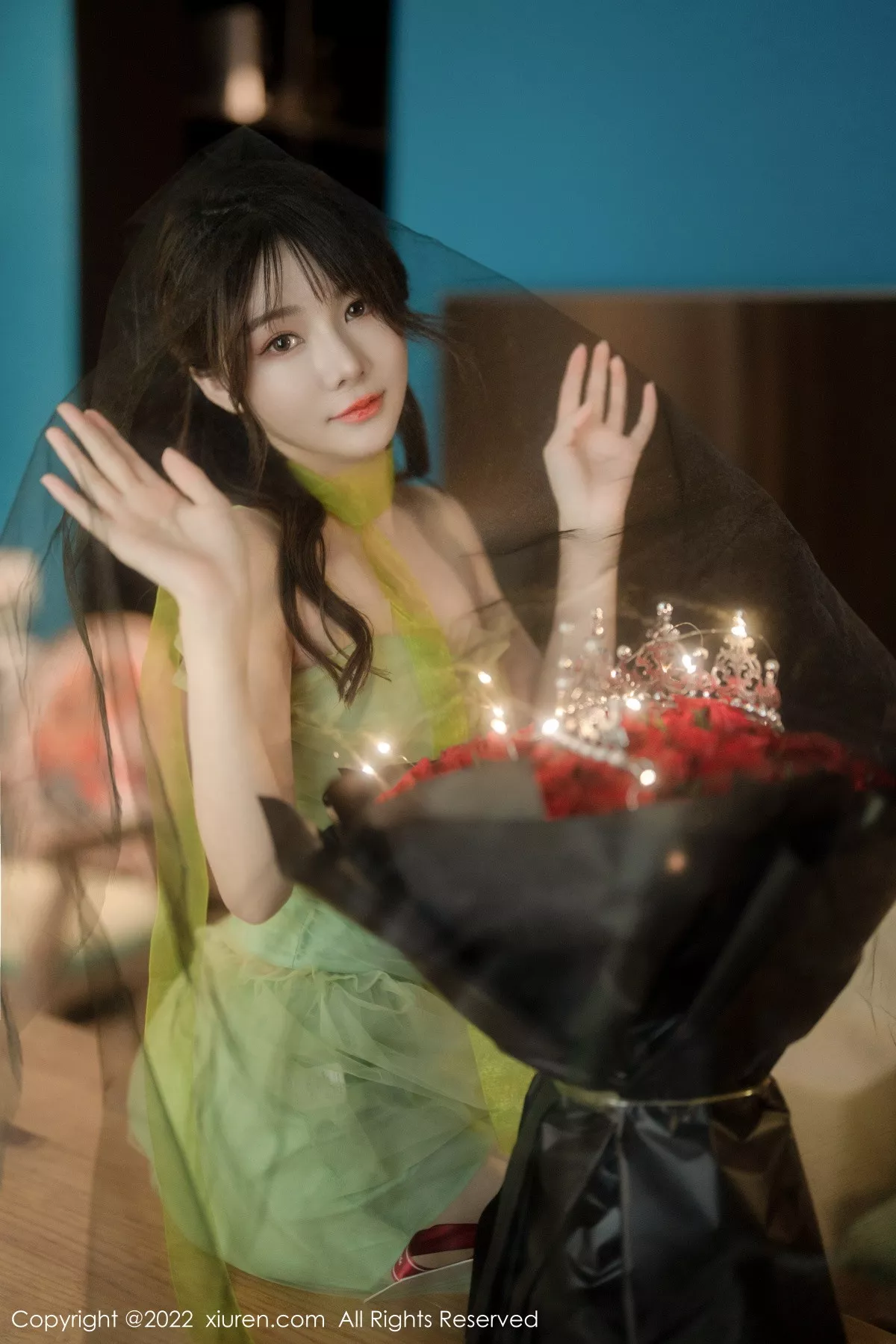 秀人集.com_[XiuRen秀人网]No.5875_模特婠婠么私房性感淡绿色连衣裙秀曼妙身姿白嫩美腿诱惑写真85P