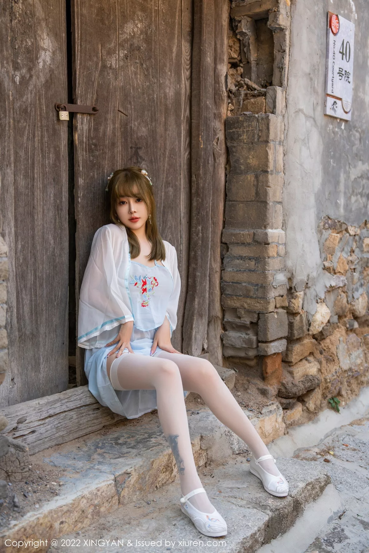 秀人集.com_[XINGYAN星颜社]VOL.150_女神王雨纯户外白色轻透古装服饰配白丝袜秀完美身材诱惑写真75P