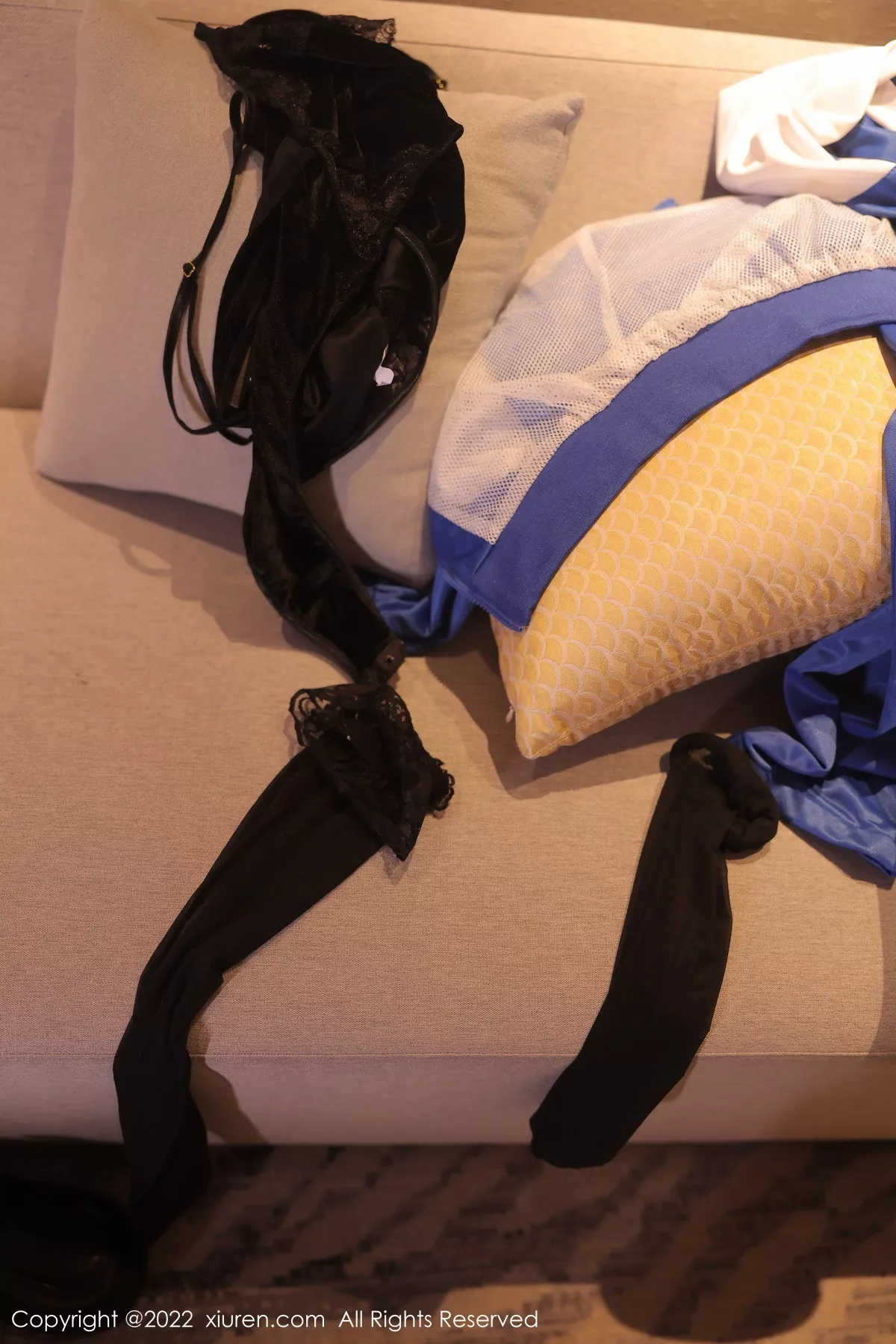 秀人集.com_[XiuRen秀人网]No.5766_模特美羊羊宾馆场景脱运动装露黑色薄纱情趣内衣迷人诱惑写真90P