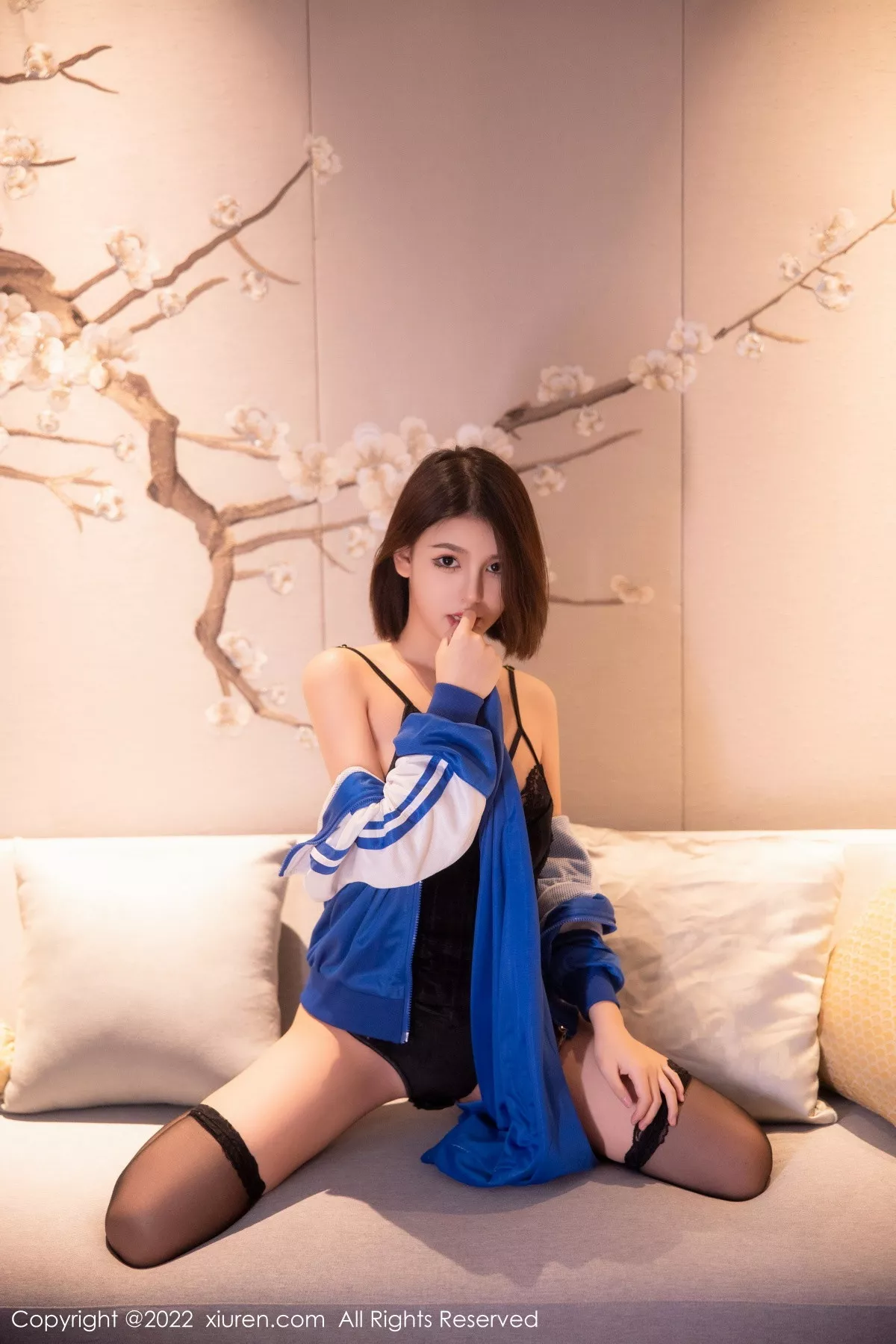 秀人集.com_[XiuRen秀人网]No.5766_模特美羊羊宾馆场景脱运动装露黑色薄纱情趣内衣迷人诱惑写真90P