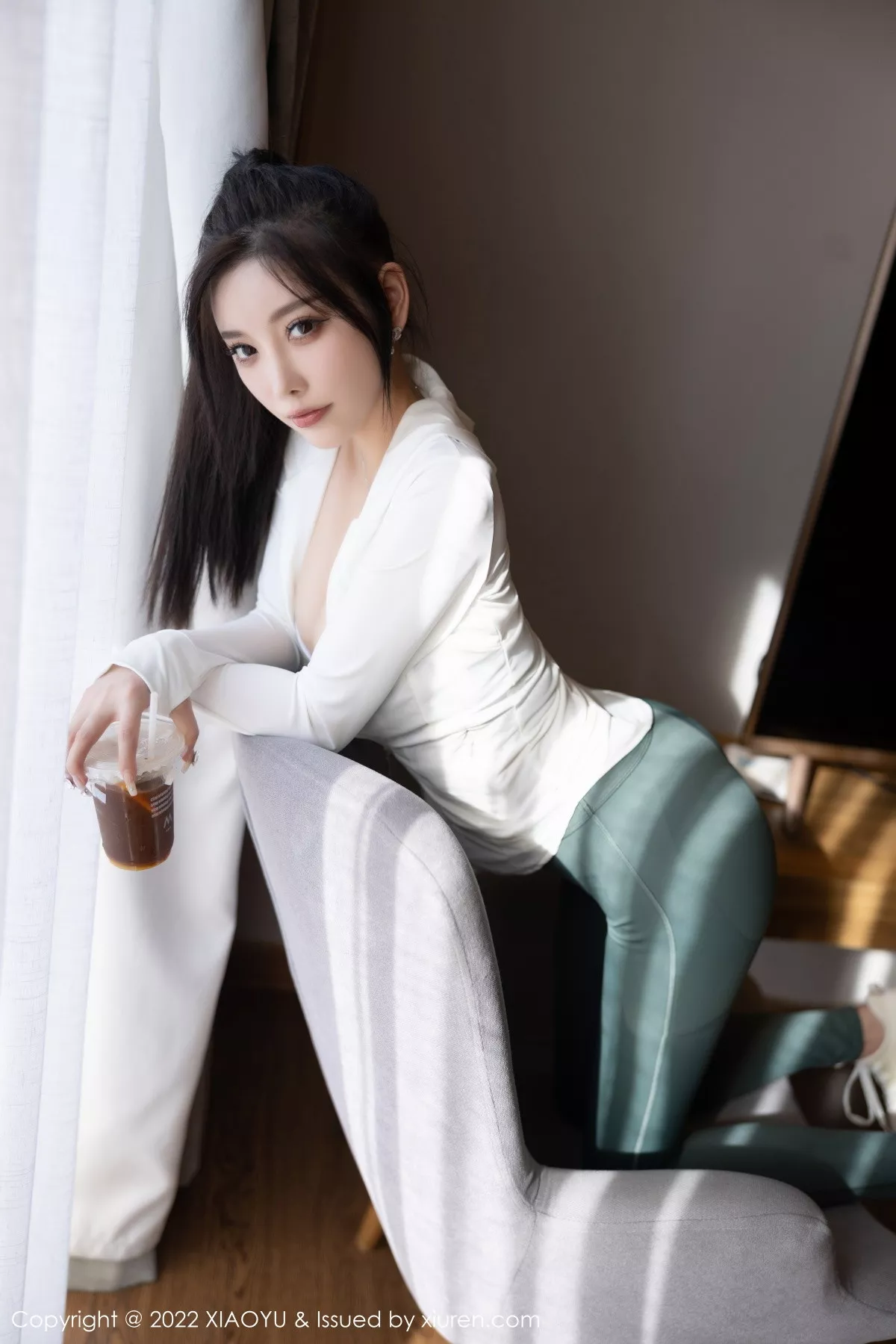 秀人集.com_[XiaoYu画语界]Vol.892_女神杨晨晨Yome性感白色外衣配紧身长裤秀完美身材诱惑写真95P