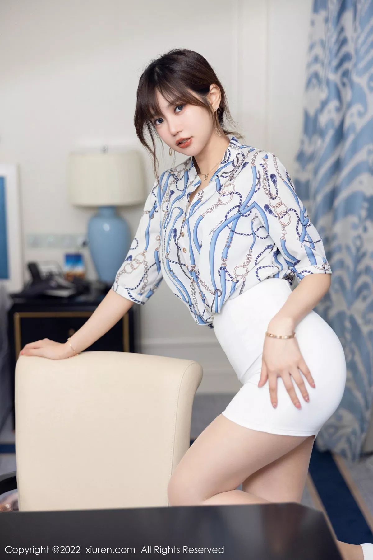 秀人集.com_[XiuRen秀人网]No.5775_女神绮里嘉ula性感图案T恤配白色短裙露原色丝袜撩人诱惑写真102P