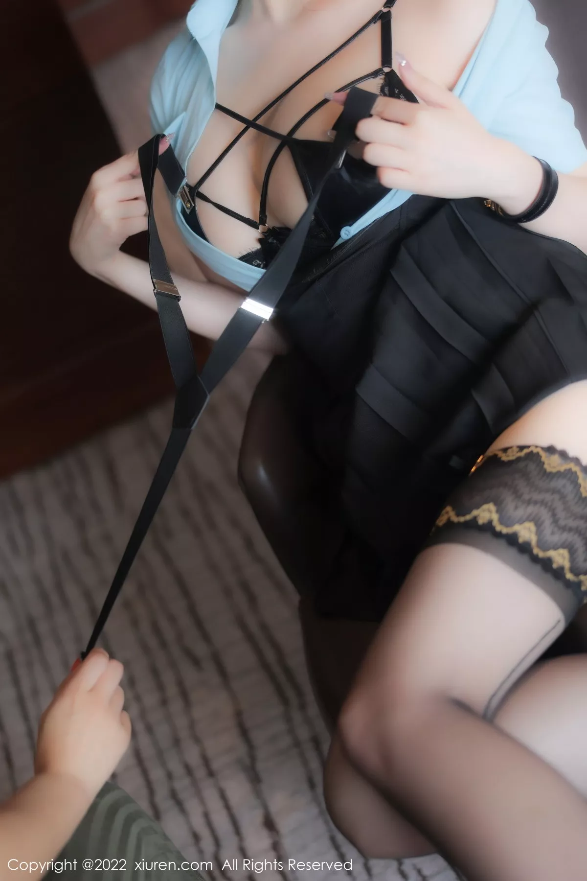 秀人集.com_[XiuRen秀人网]No.5773_模特顾乔楠Cora淡蓝T恤配黑色短裙露黑色蕾丝情趣内衣诱惑写真87P