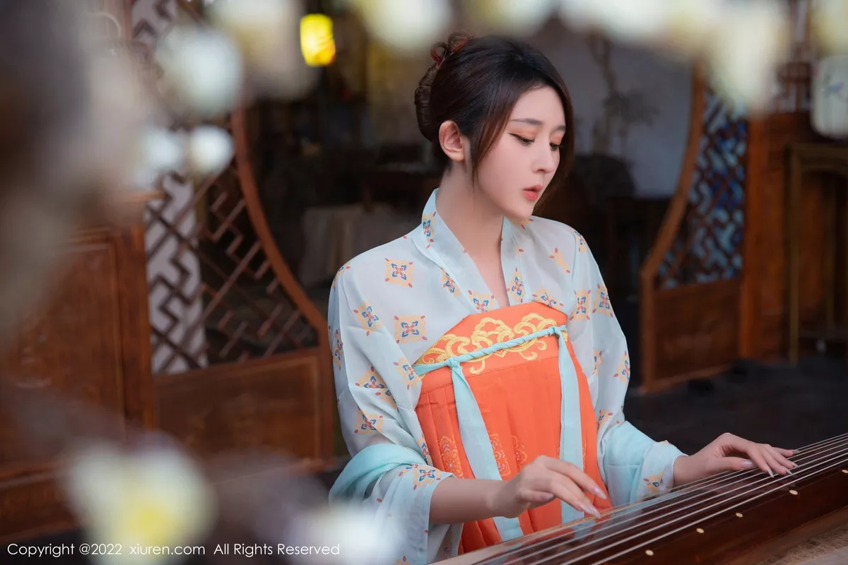 秀人集.com_[XiuRen秀人网]No.5772_模特夏甜甜浅蓝色古装服饰配超薄原色丝袜秀美腿性感迷人写真77P