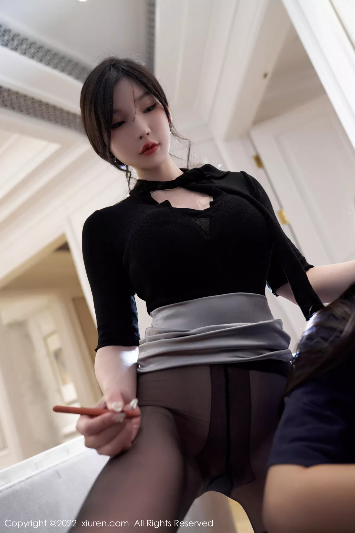 秀人集.com_[XiuRen秀人网]No.5777_女神周于希Sally黑上衣配浅色短裙露超薄闪亮黑丝极致魅惑写真89P