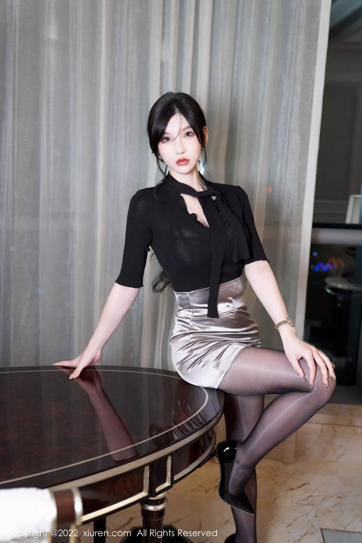 秀人集.com_[XiuRen秀人网]No.5777_女神周于希Sally黑上衣配浅色短裙露超薄闪亮黑丝极致魅惑写真89P