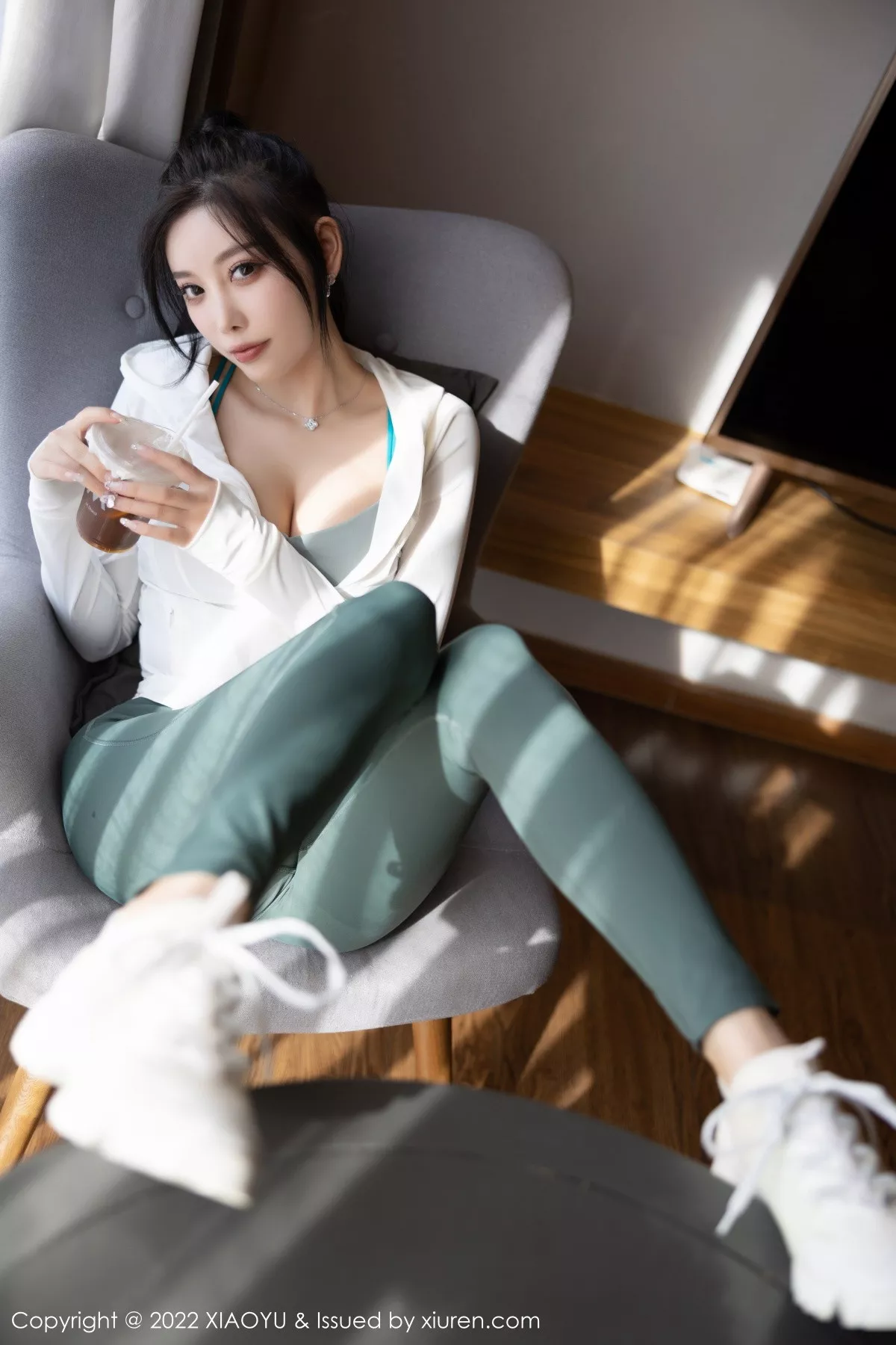 秀人集.com_[XiaoYu画语界]Vol.892_女神杨晨晨Yome性感白色外衣配紧身长裤秀完美身材诱惑写真95P