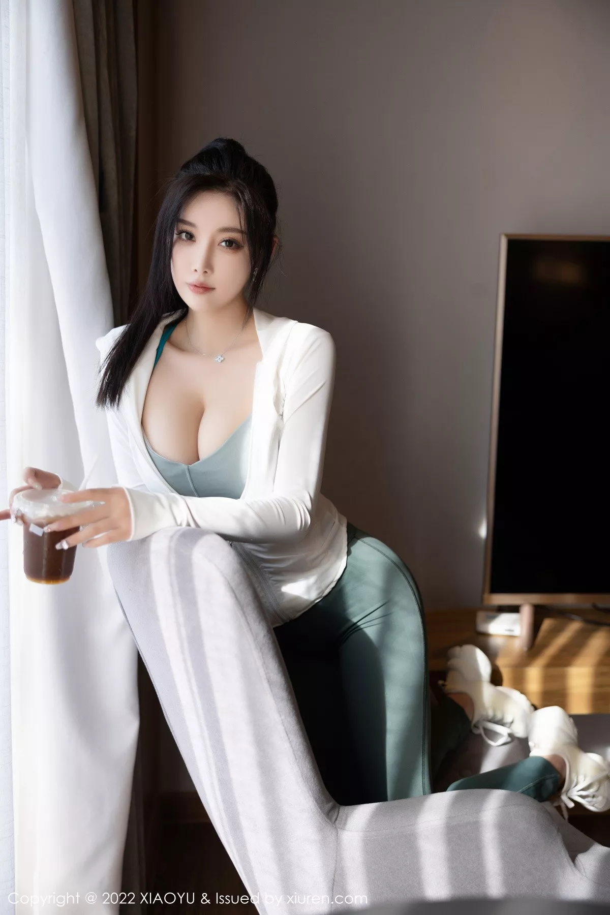 秀人集.com_[XiaoYu画语界]Vol.892_女神杨晨晨Yome性感白色外衣配紧身长裤秀完美身材诱惑写真95P