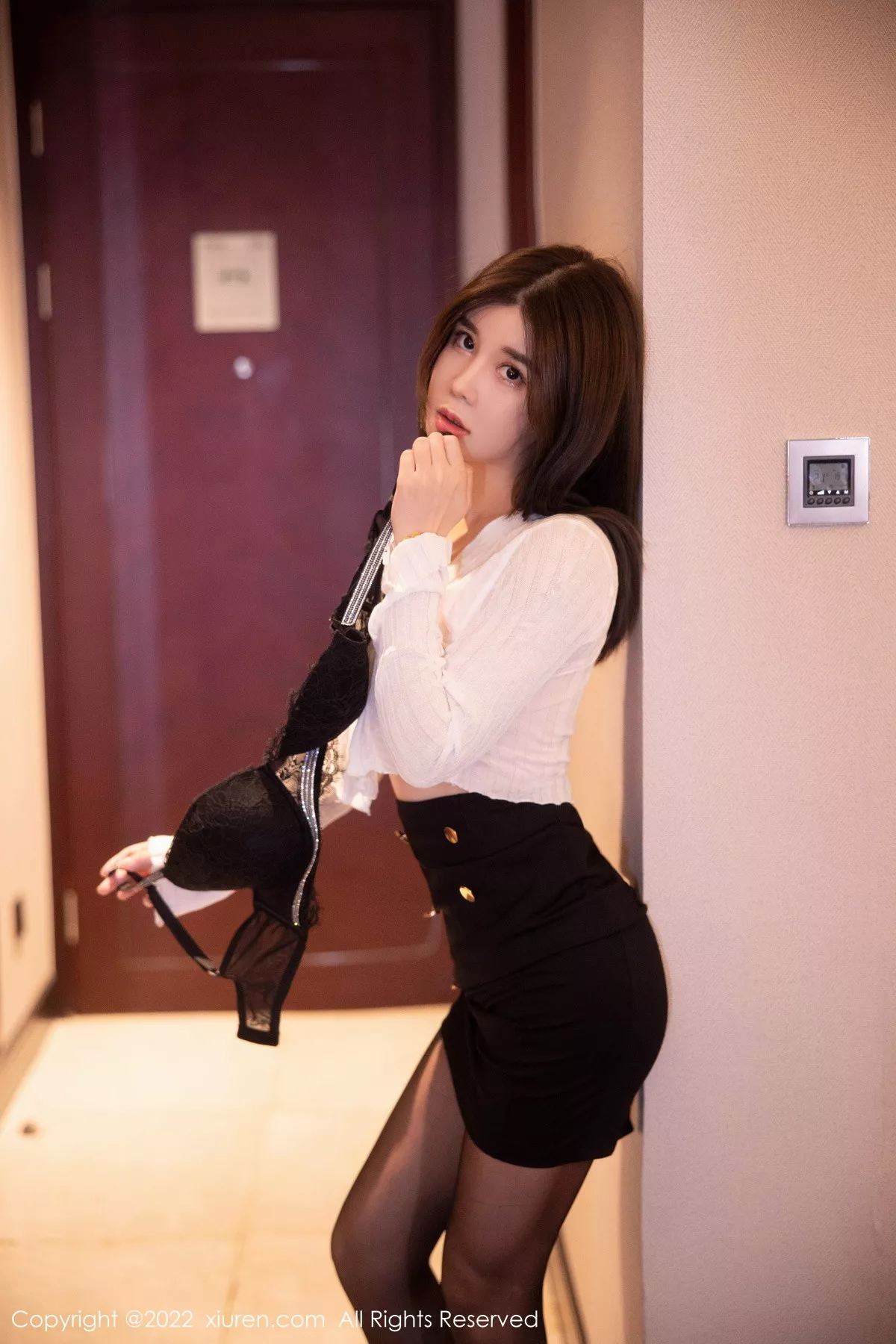 秀人集.com_[XiuRen秀人网]No.5781_模特周jojobaby性感白色上衣配黑色短裙露超薄黑丝极致魅惑写真82P