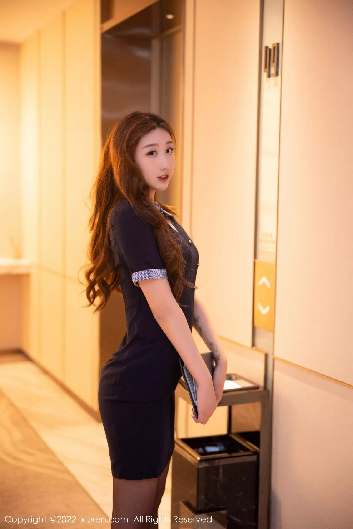 秀人集.com_[XiuRen秀人网]No.5886_模特江真真脱深蓝连衣裙露浅紫色蕾丝内衣配超薄黑丝诱惑写真98P