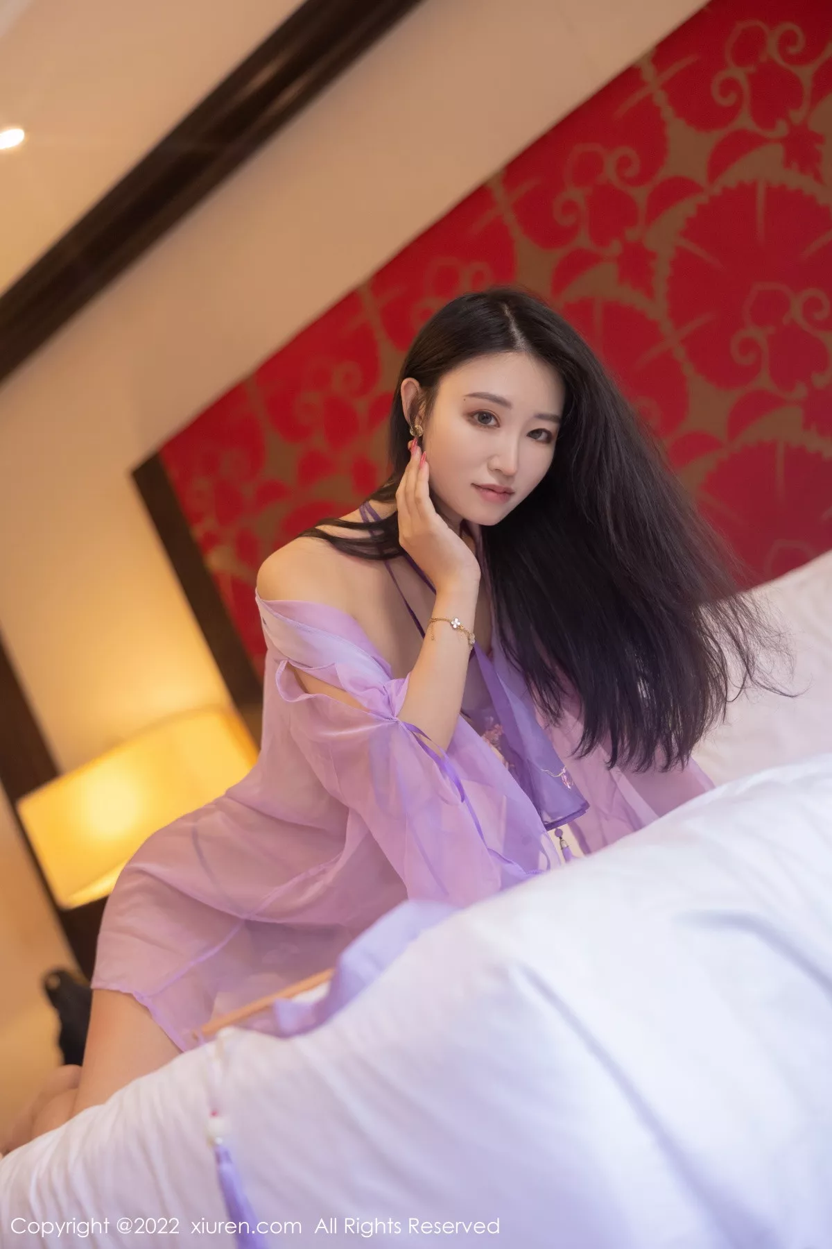 秀人集.com_[XiuRen秀人网]No.5883_模特司柠私房床上性感紫色古装服饰秀曼妙身姿撩人诱惑写真75P