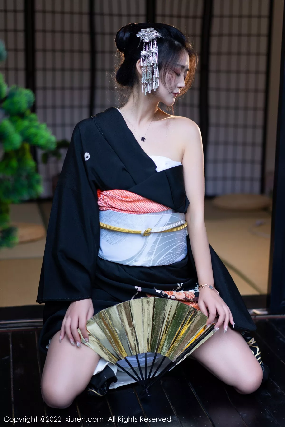 秀人集.com_[XiuRen秀人网]No.5932_模特laura阿姣性感深色日式和服半脱秀柔美身材迷人诱惑写真74P