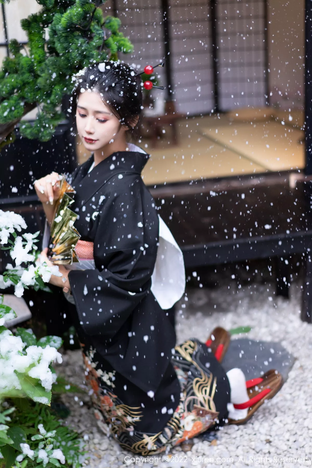 秀人集.com_[XiuRen秀人网]No.5932_模特laura阿姣性感深色日式和服半脱秀柔美身材迷人诱惑写真74P