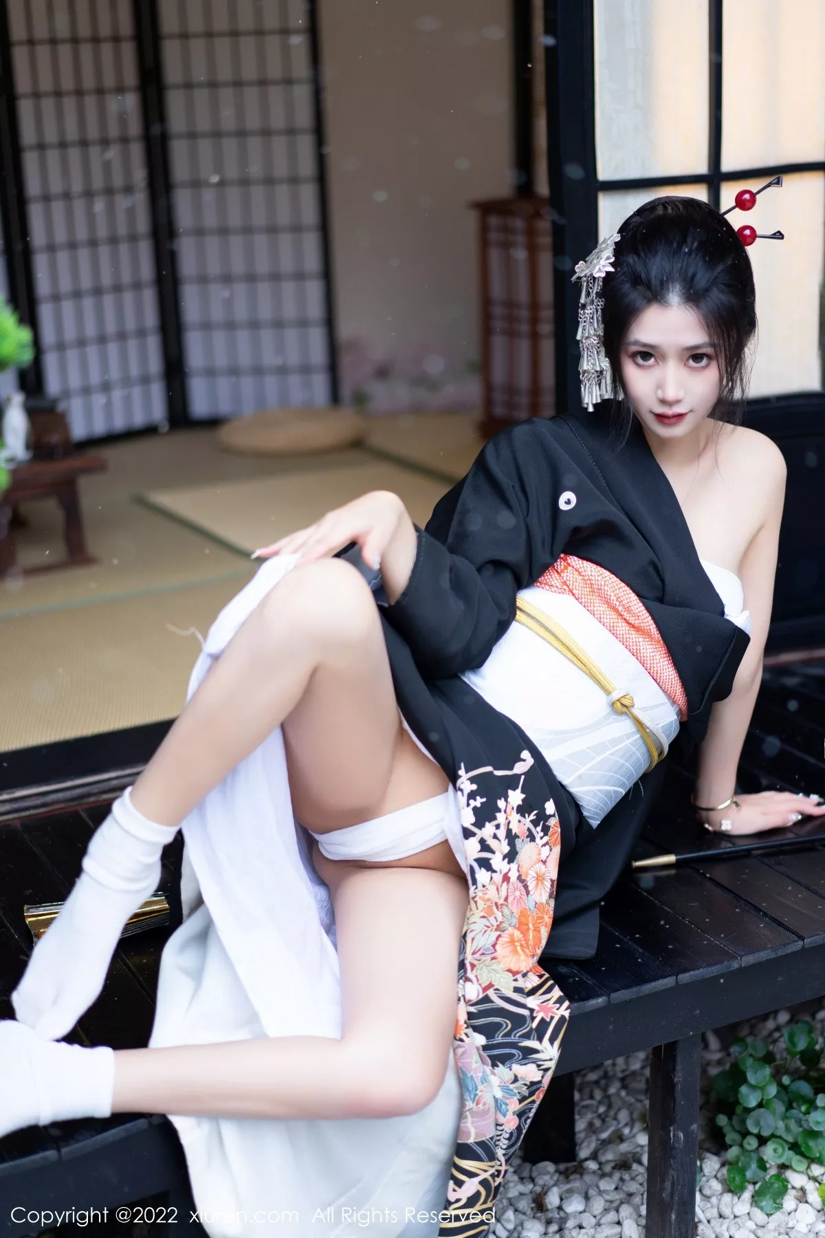 秀人集.com_[XiuRen秀人网]No.5932_模特laura阿姣性感深色日式和服半脱秀柔美身材迷人诱惑写真74P