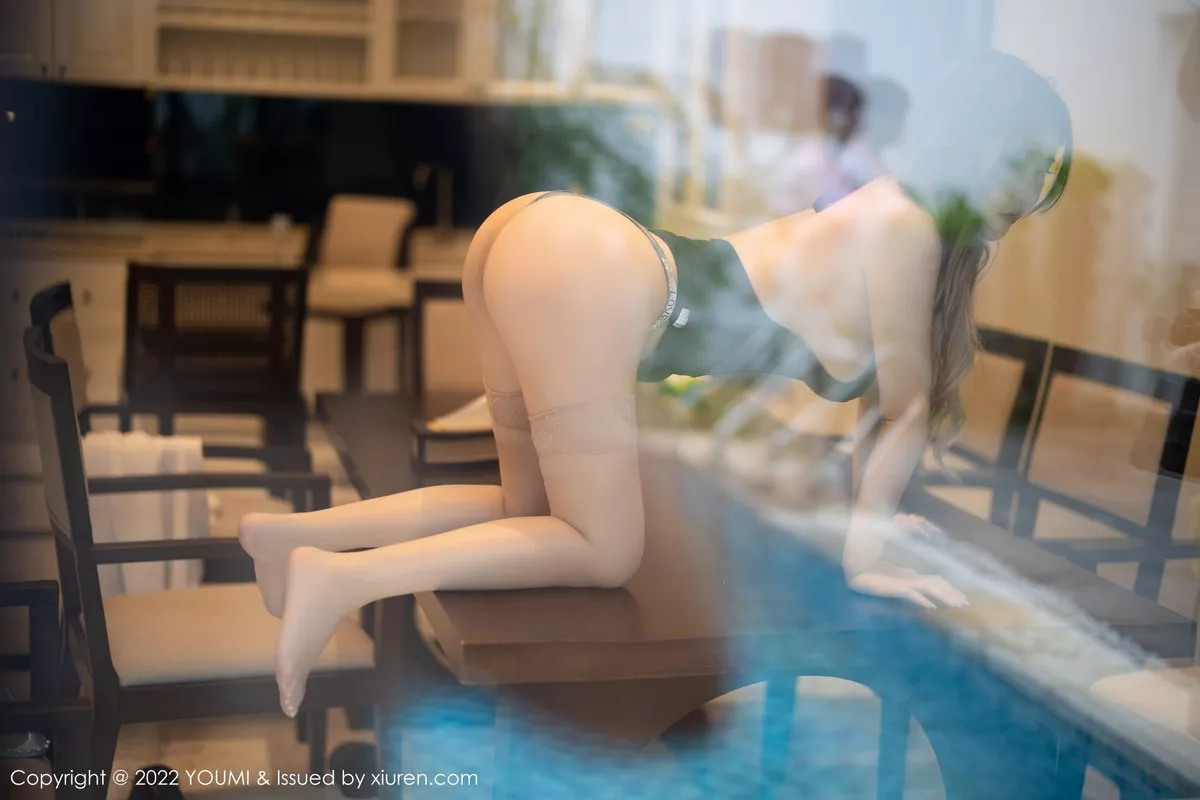 秀人集.com_[YouMi尤蜜荟]Vol.871_模特小海臀Rena性感黑色露胸连衣裙配超薄肉丝秀翘臀诱惑写真56P