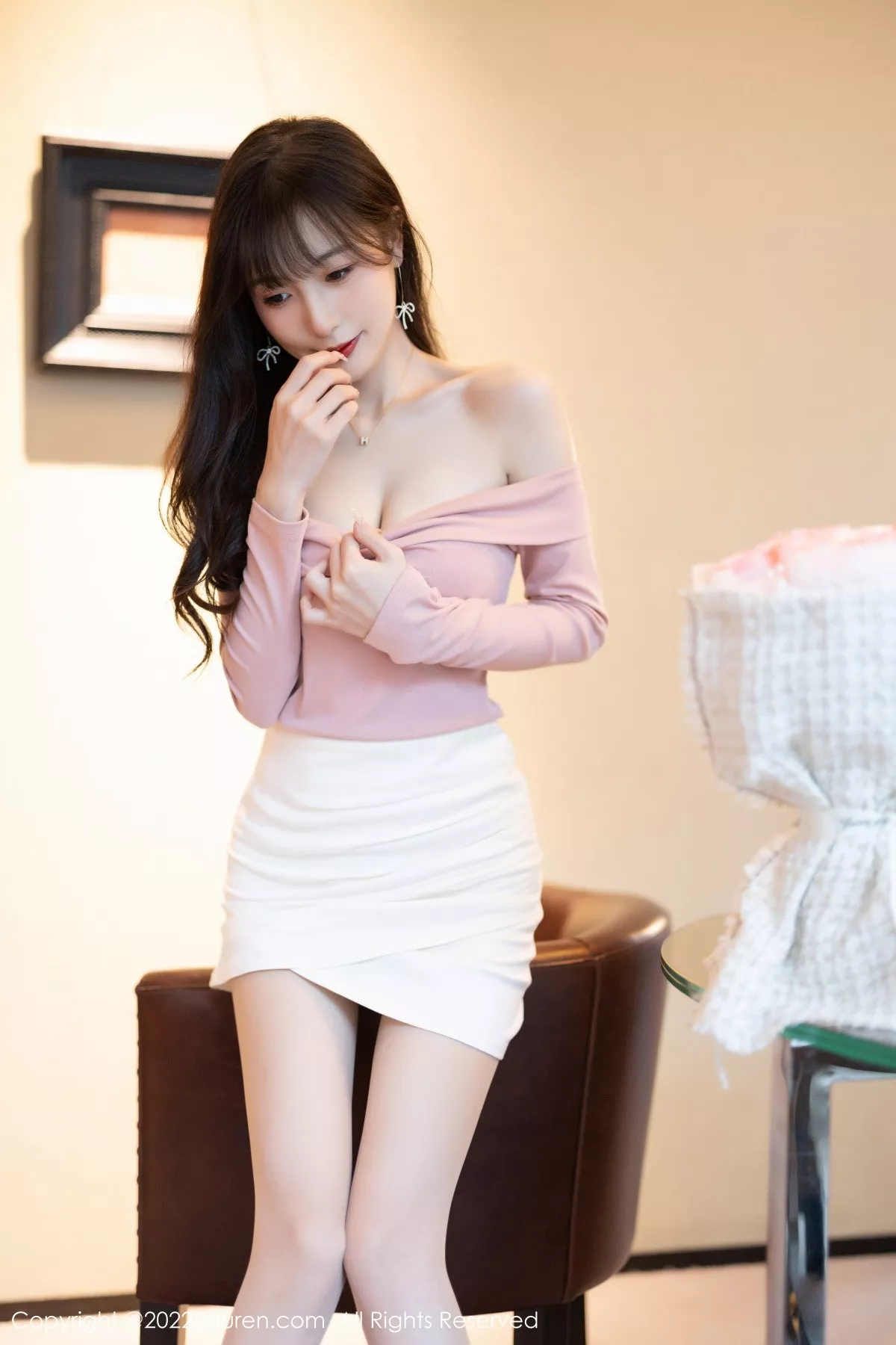 秀人集.com_[XiuRen秀人网]No.5934_模特林星阑紫色露肩上衣配白短裙露蕾丝内衣开档肉丝诱惑写真81P