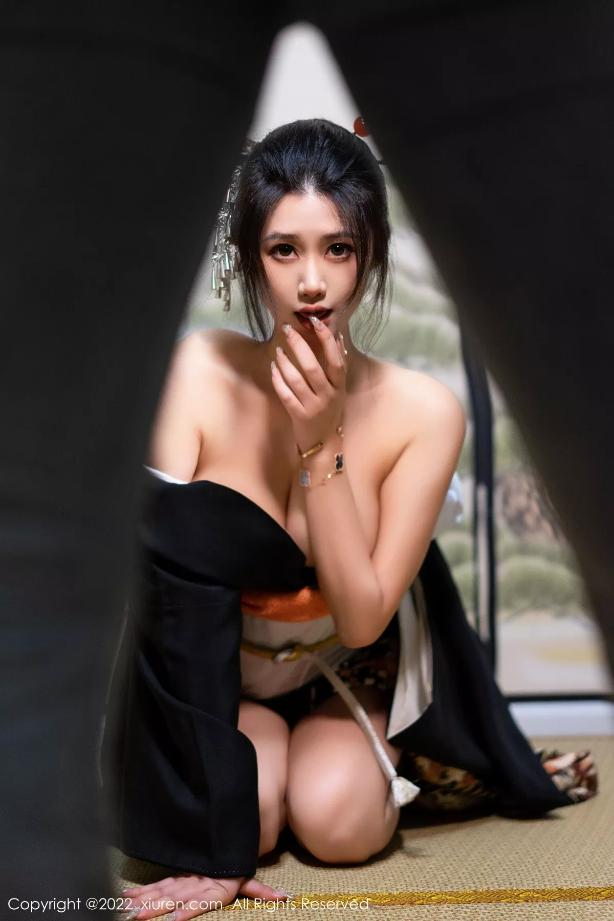 秀人集.com_[XiuRen秀人网]No.5932_模特laura阿姣性感深色日式和服半脱秀柔美身材迷人诱惑写真74P