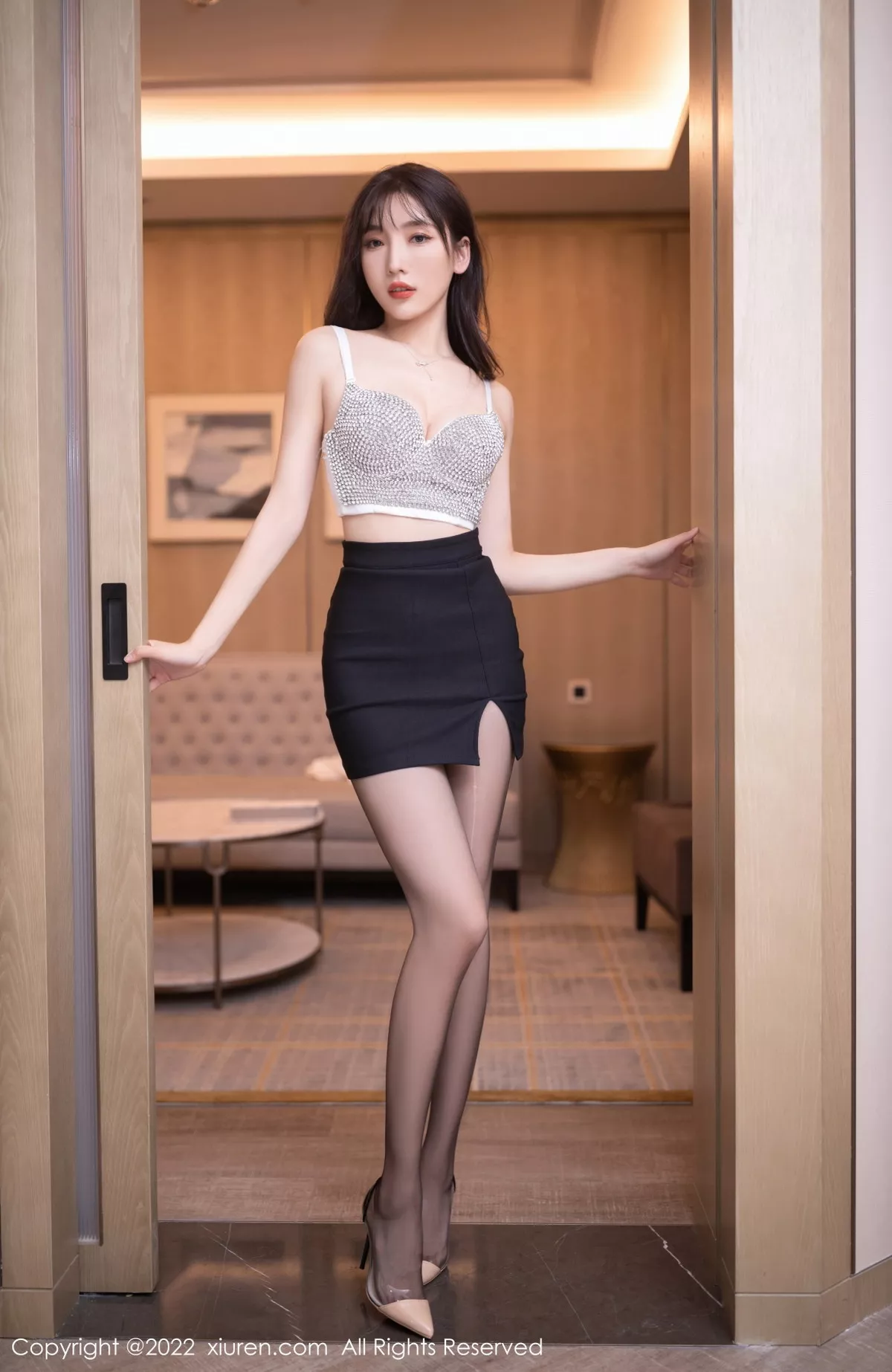 秀人集.com_[XiuRen秀人网]No.5940_模特陆萱萱白色上衣配黑色短裙露性感镶砖内衣迷人诱惑写真78P