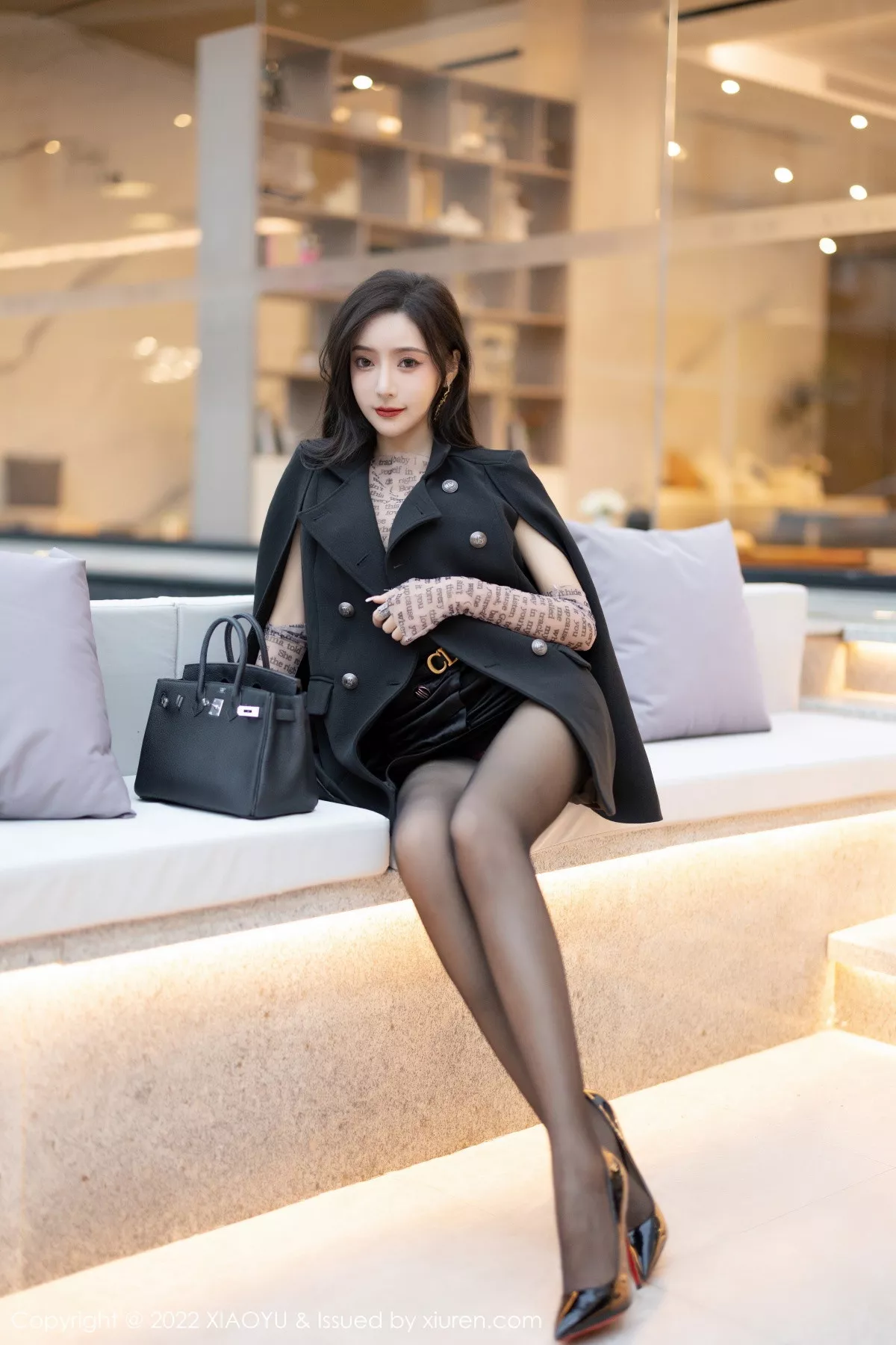 秀人集.com_[XiaoYu画语界]Vol.916_女神王馨瑶yanni半脱露轻透服饰配超薄黑丝秀惹火身材诱惑写真93P