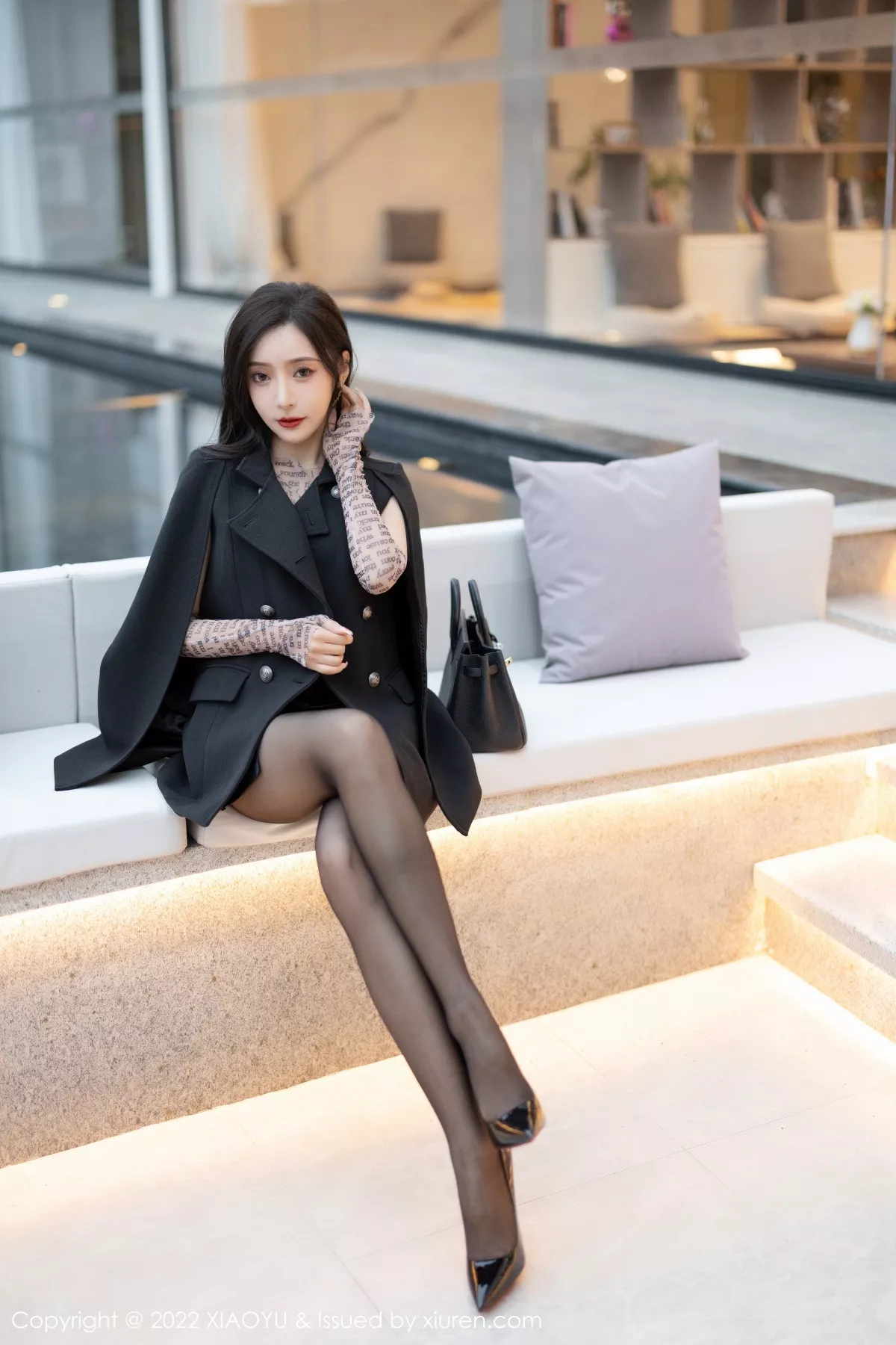 秀人集.com_[XiaoYu画语界]Vol.916_女神王馨瑶yanni半脱露轻透服饰配超薄黑丝秀惹火身材诱惑写真93P