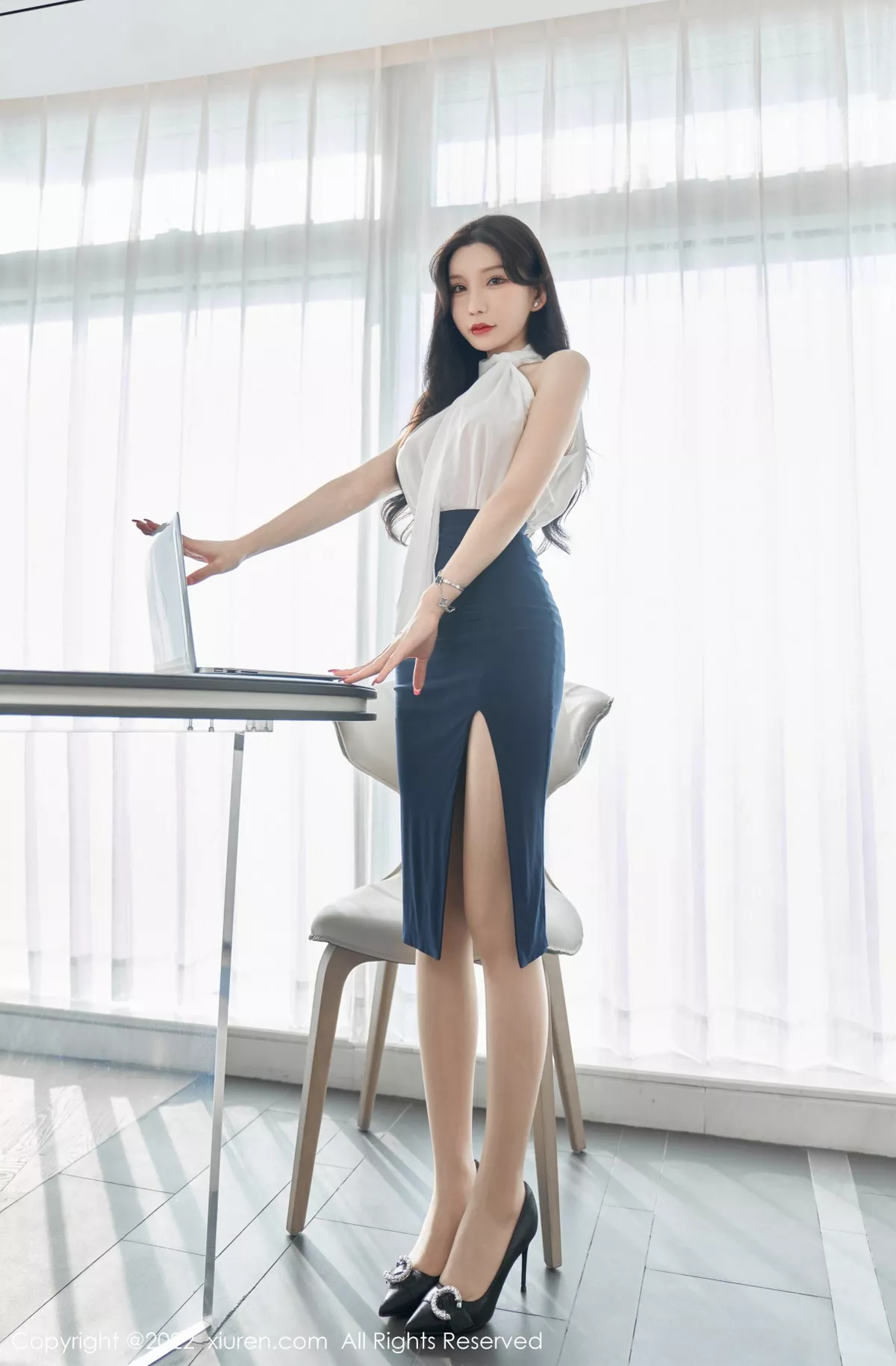 秀人集.com_[XiuRen秀人网]No.5948_女神周于希Sally女秘书主题白色轻透衣配黑短裙秀翘臀诱惑写真70P