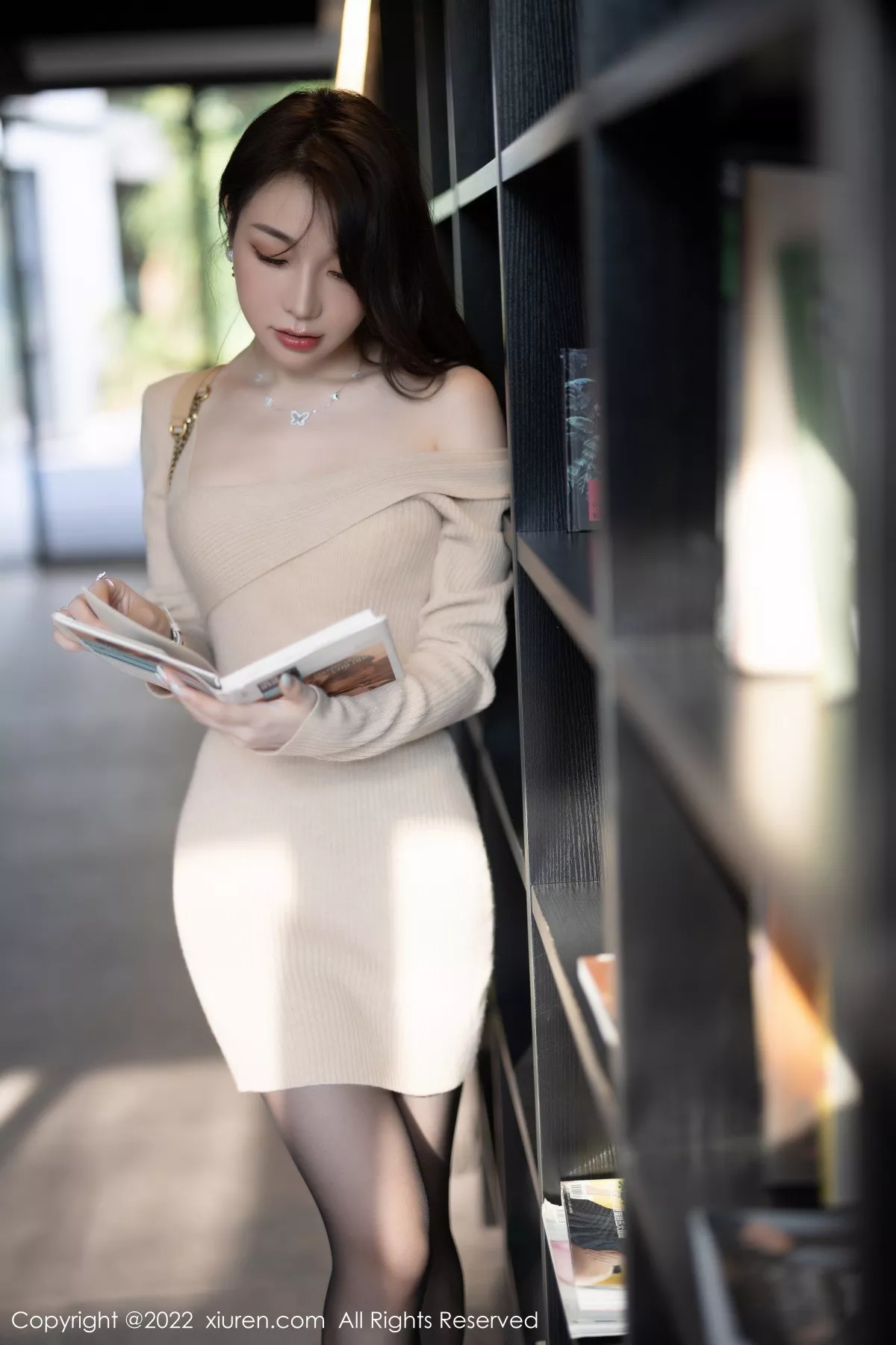 秀人集.com_[XiuRen秀人网]No.5945_女神徐莉芝Booty脱米色连衣裙露蕾丝内衣配超薄黑丝魅惑写真83P