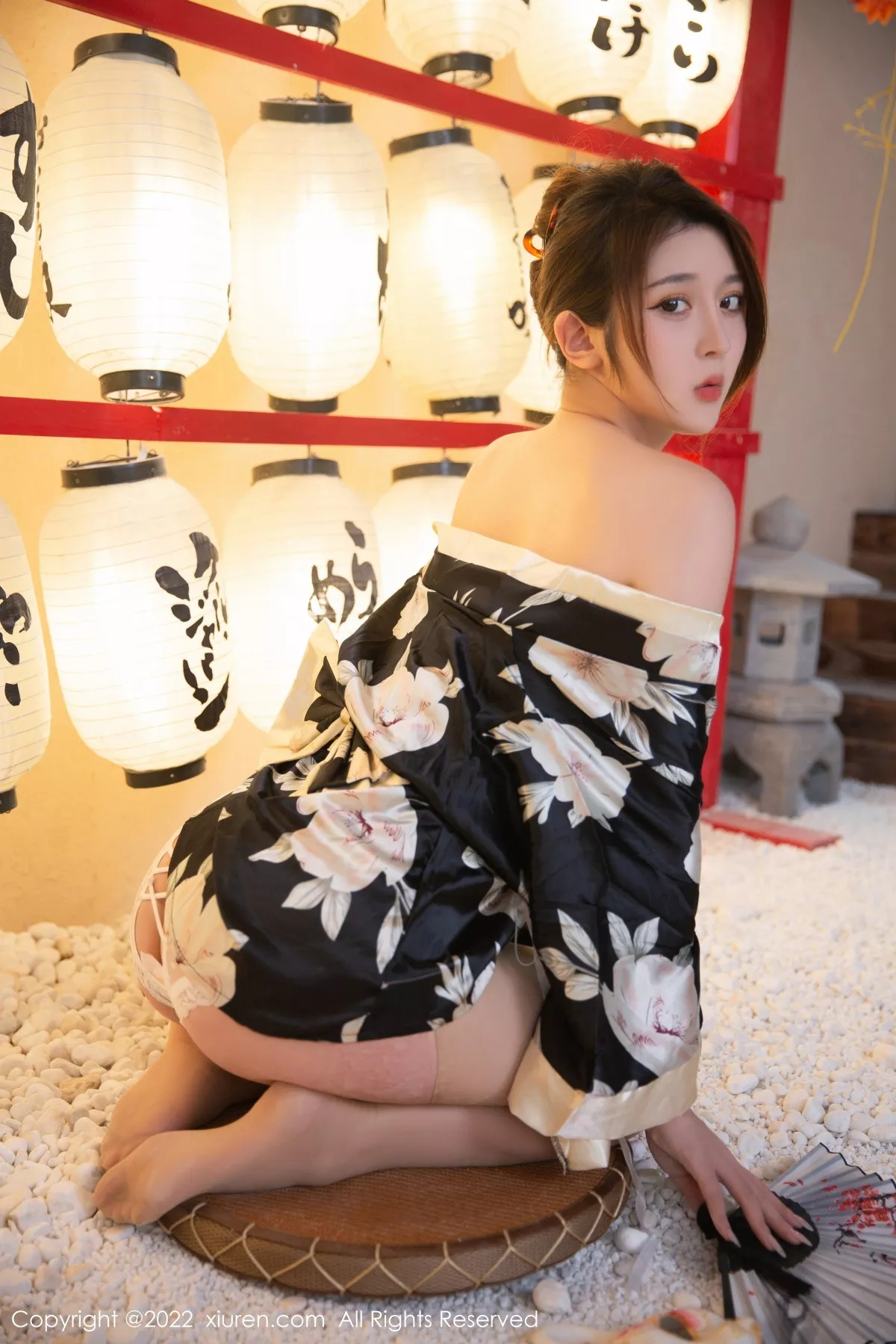 秀人集.com_[XiuRen秀人网]No.5942_模特夏甜甜性感黑色日式和服配超薄肉丝半脱秀完美身材诱惑写真79P