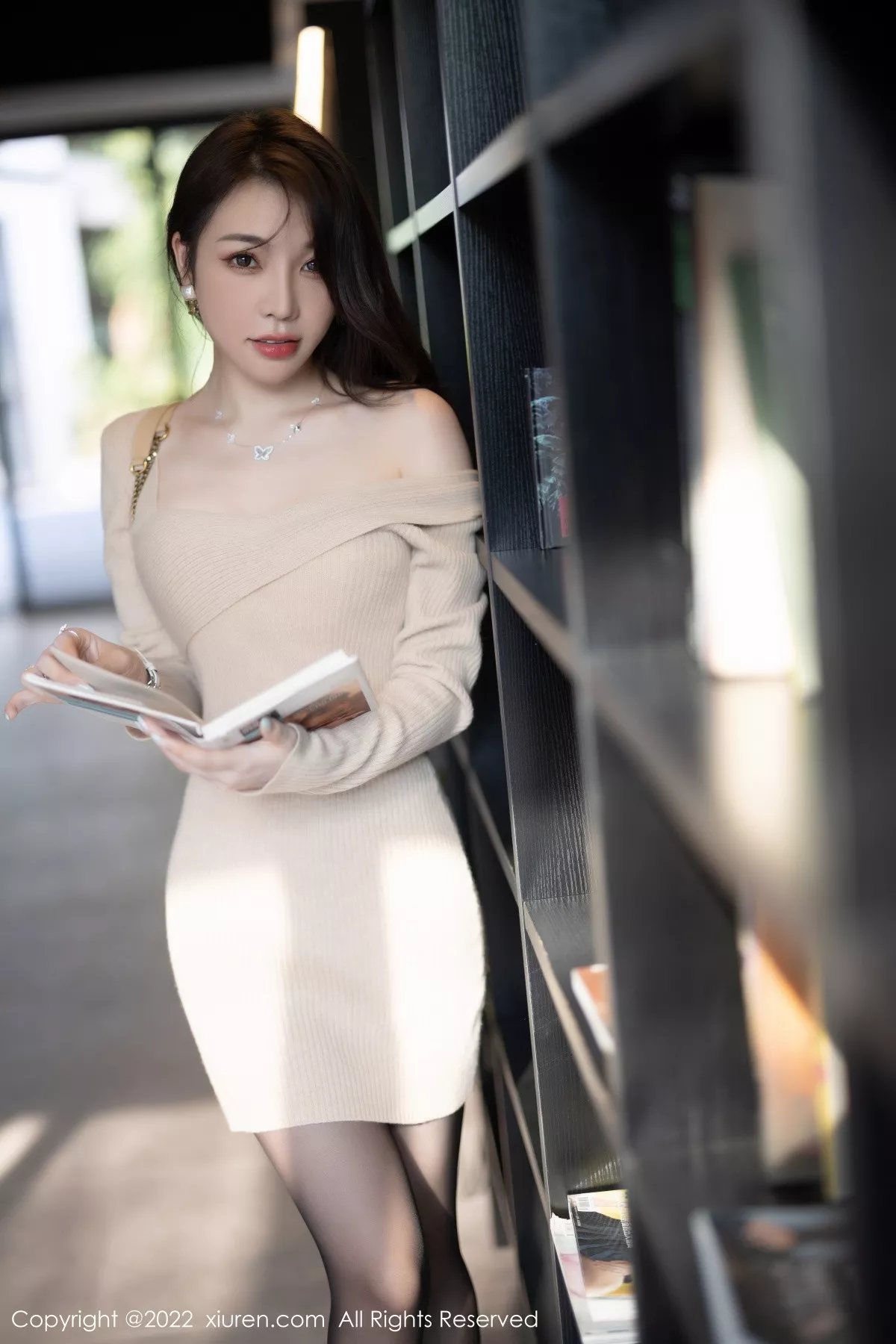 秀人集.com_[XiuRen秀人网]No.5945_女神徐莉芝Booty脱米色连衣裙露蕾丝内衣配超薄黑丝魅惑写真83P