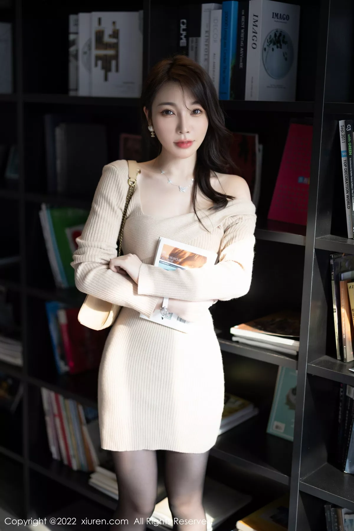 秀人集.com_[XiuRen秀人网]No.5945_女神徐莉芝Booty脱米色连衣裙露蕾丝内衣配超薄黑丝魅惑写真83P