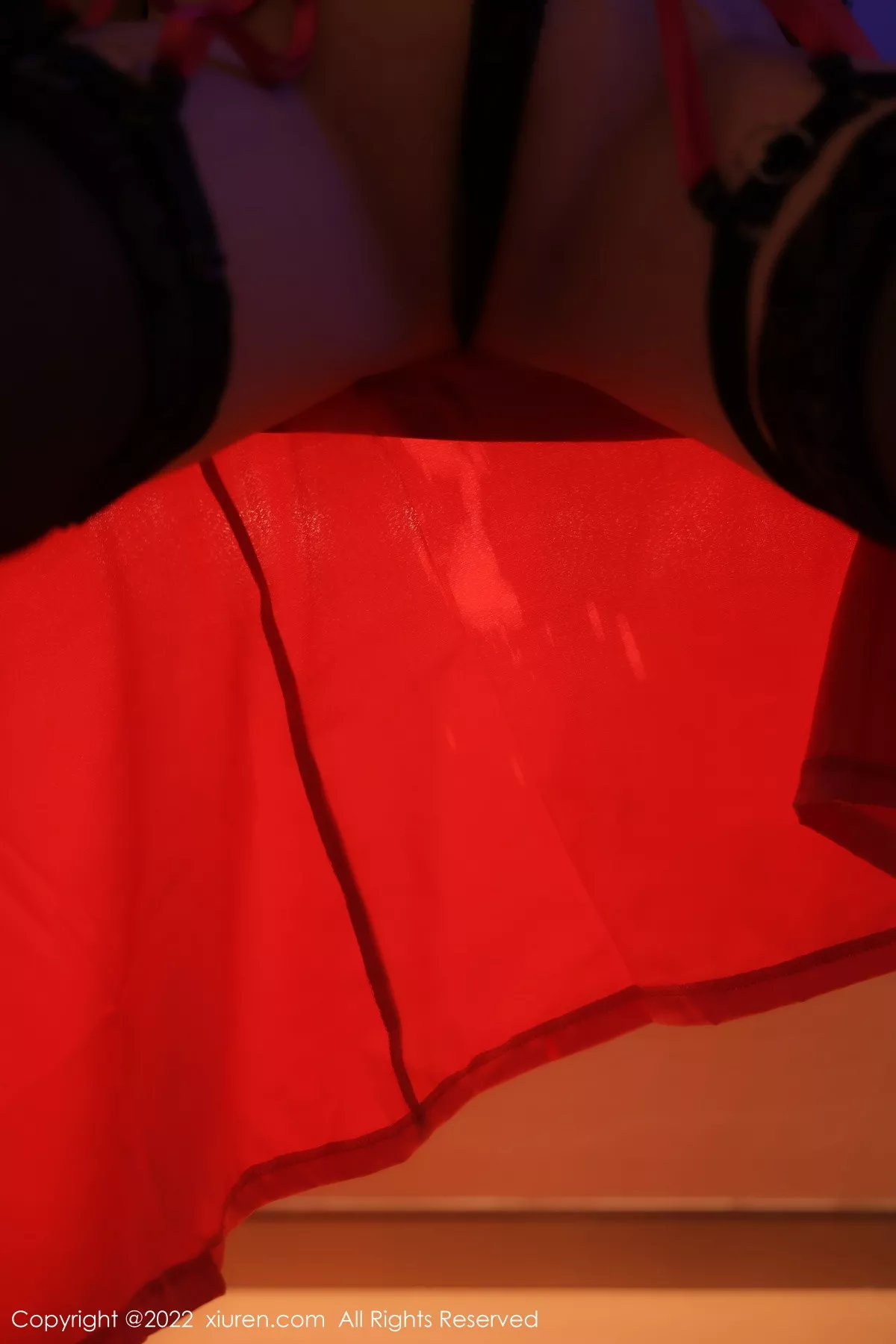 秀人集.com_[XiuRen秀人网]No.5952_模特江真真私房玫红色睡裙露黑色蕾丝内衣配黑丝吊袜魅惑写真106P