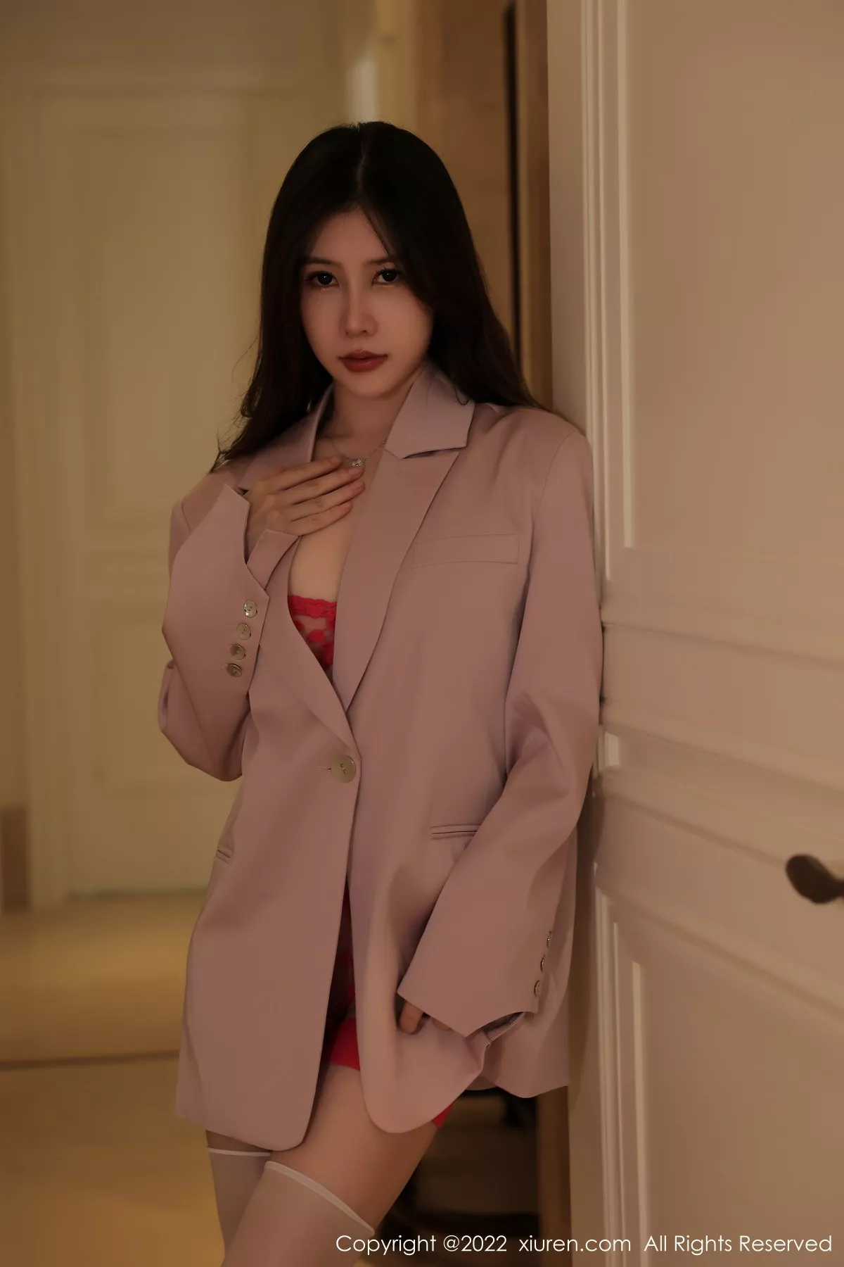 秀人集.com_[XiuRen秀人网]No.5951_模特尹甜甜海南旅拍脱粉外衣露性感红色蕾丝情趣内衣诱惑写真68P